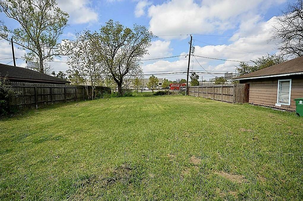 Houston, TX 77033,5009 Malmedy RD