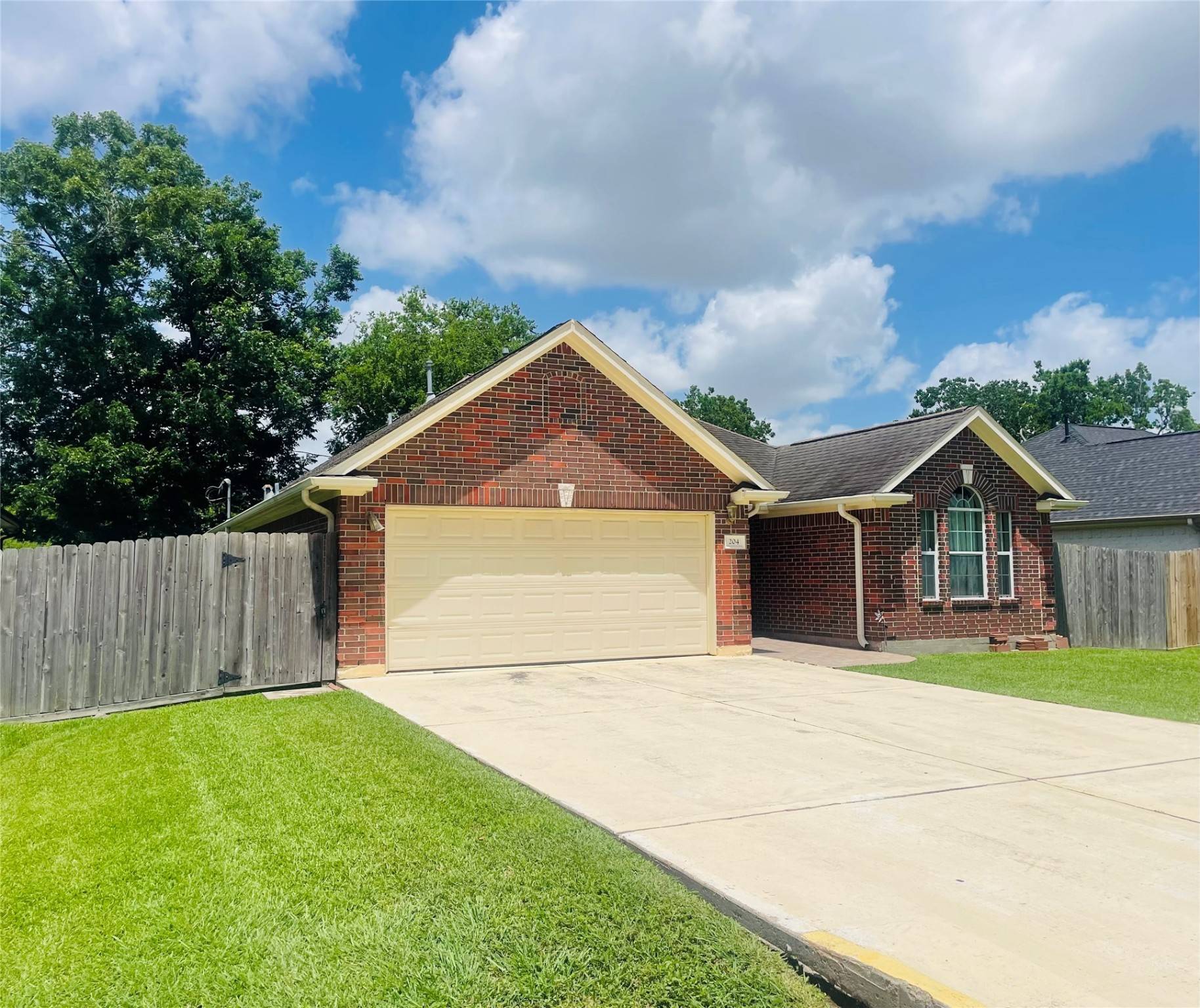 La Porte, TX 77571,204 S 5th ST