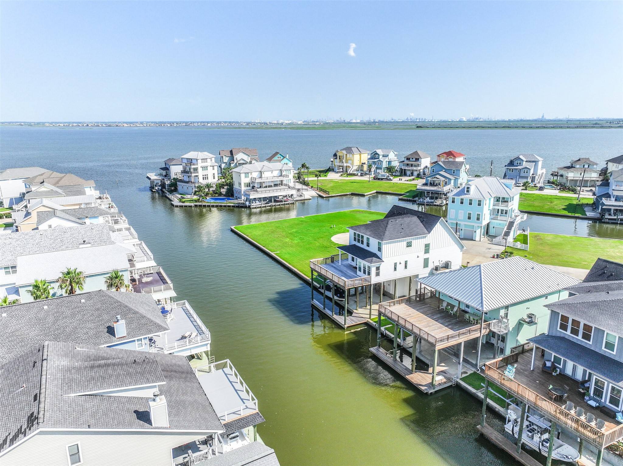 Tiki Island, TX 77554,515 Neptune CIR