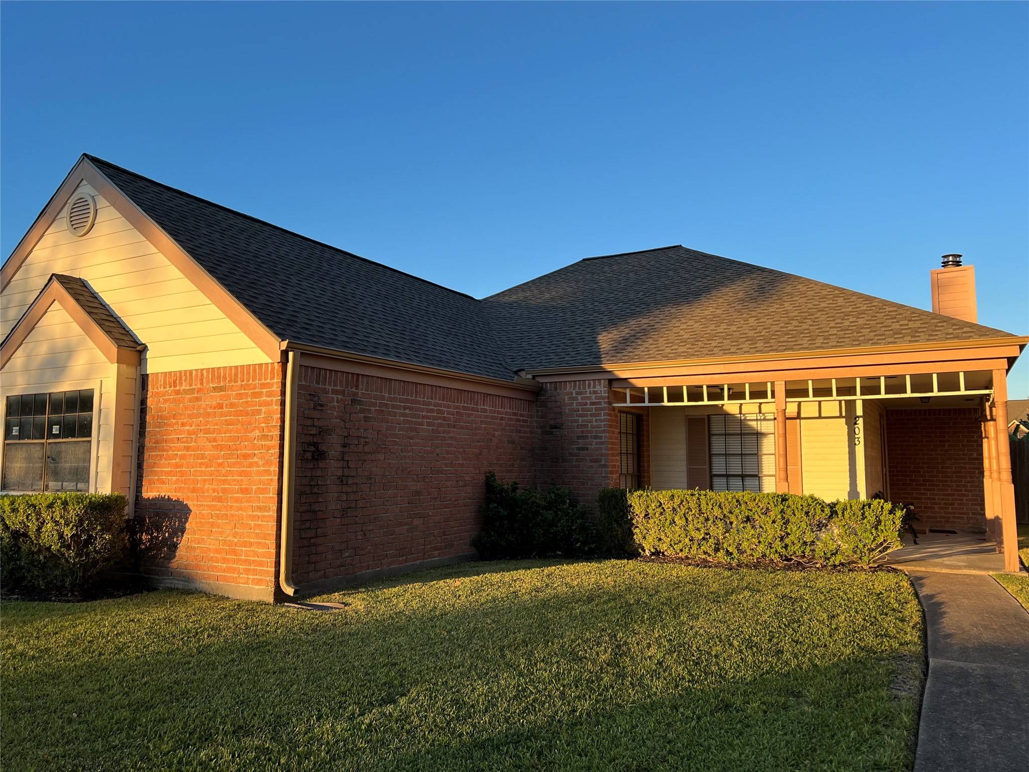 Stafford, TX 77477,203 Queens CT