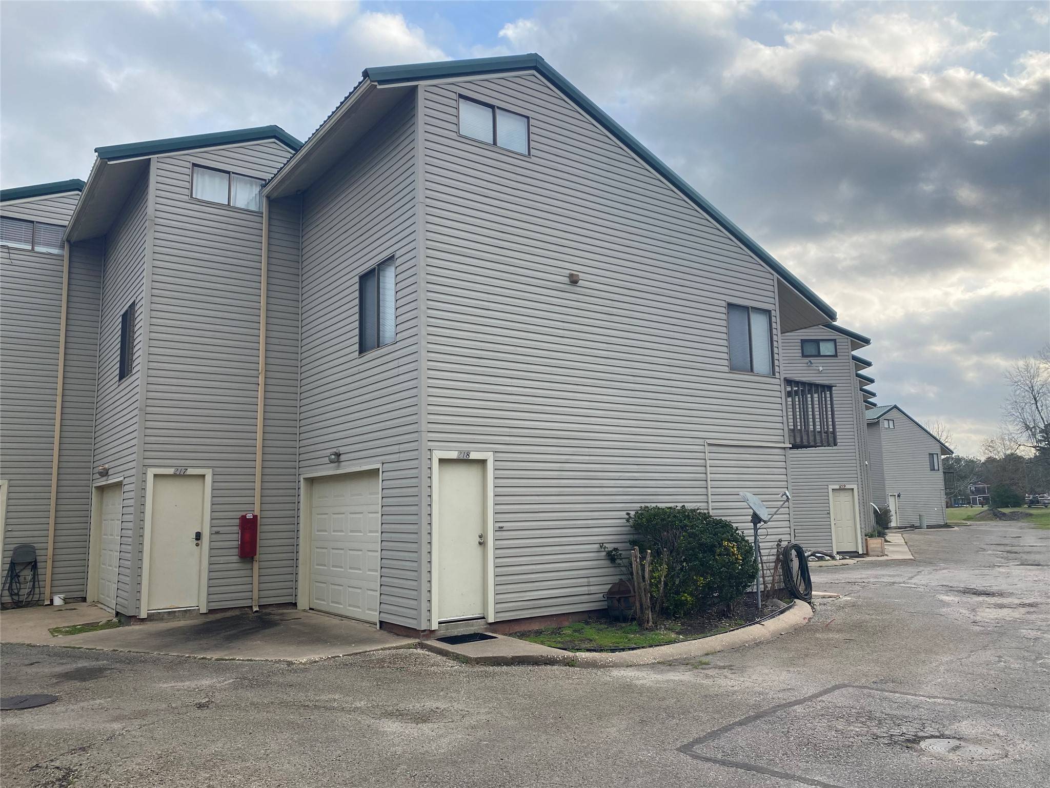 Huntsville, TX 77320,501 Bass Boat Village 218
