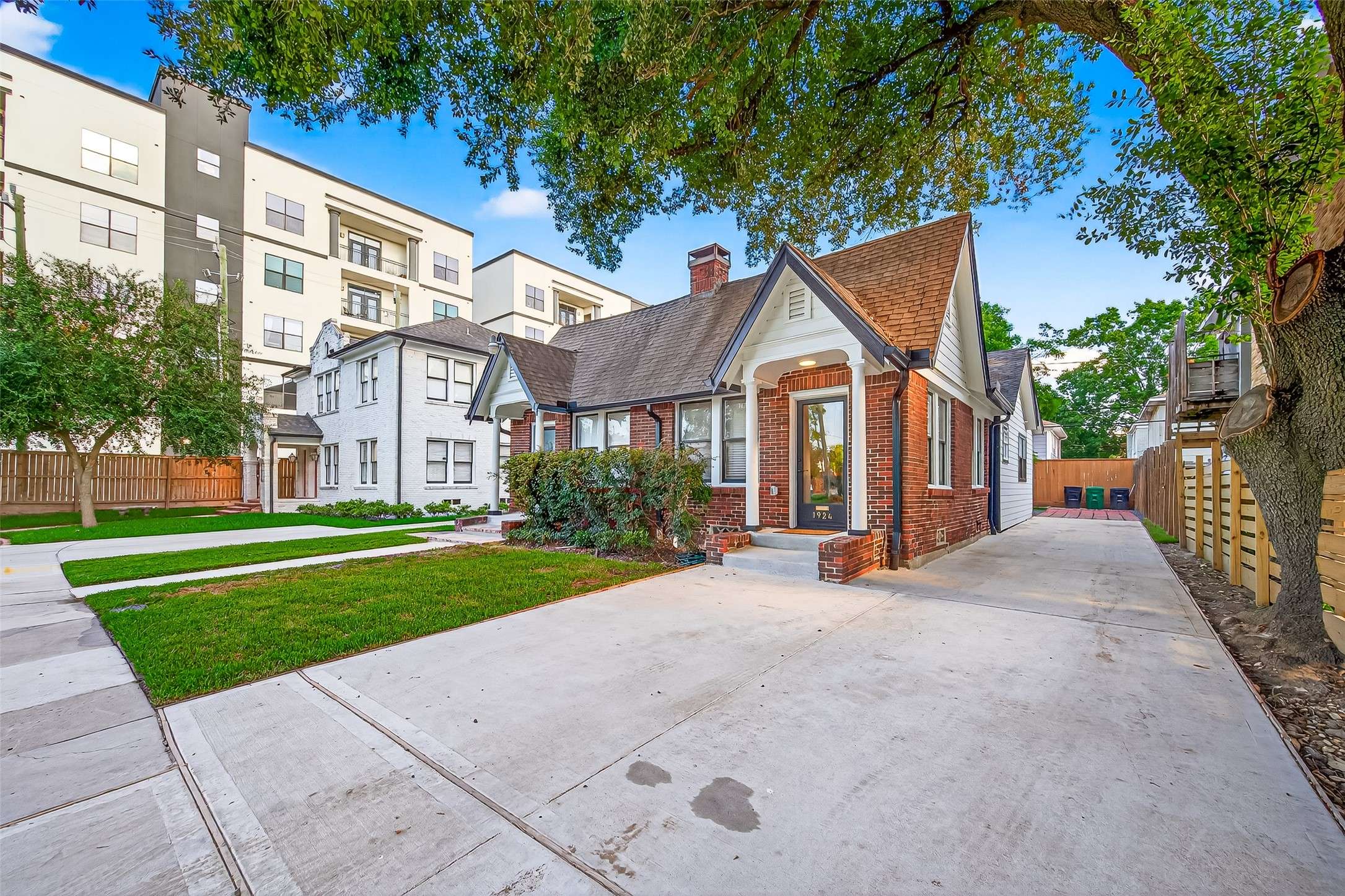 Houston, TX 77098,1924 Harold ST