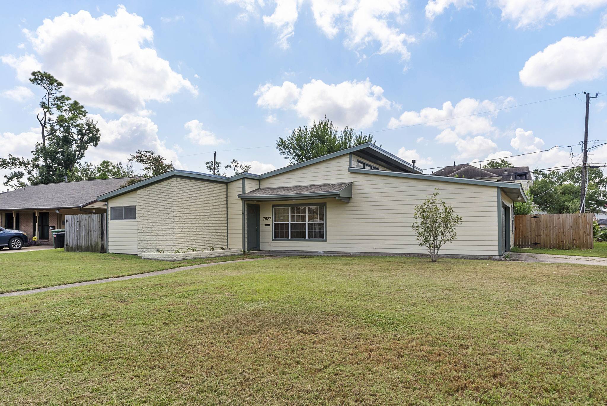 Houston, TX 77055,7527 Dearborn ST