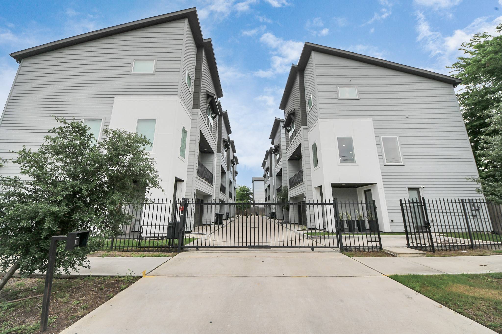 Houston, TX 77004,3022 Live Oak ST
