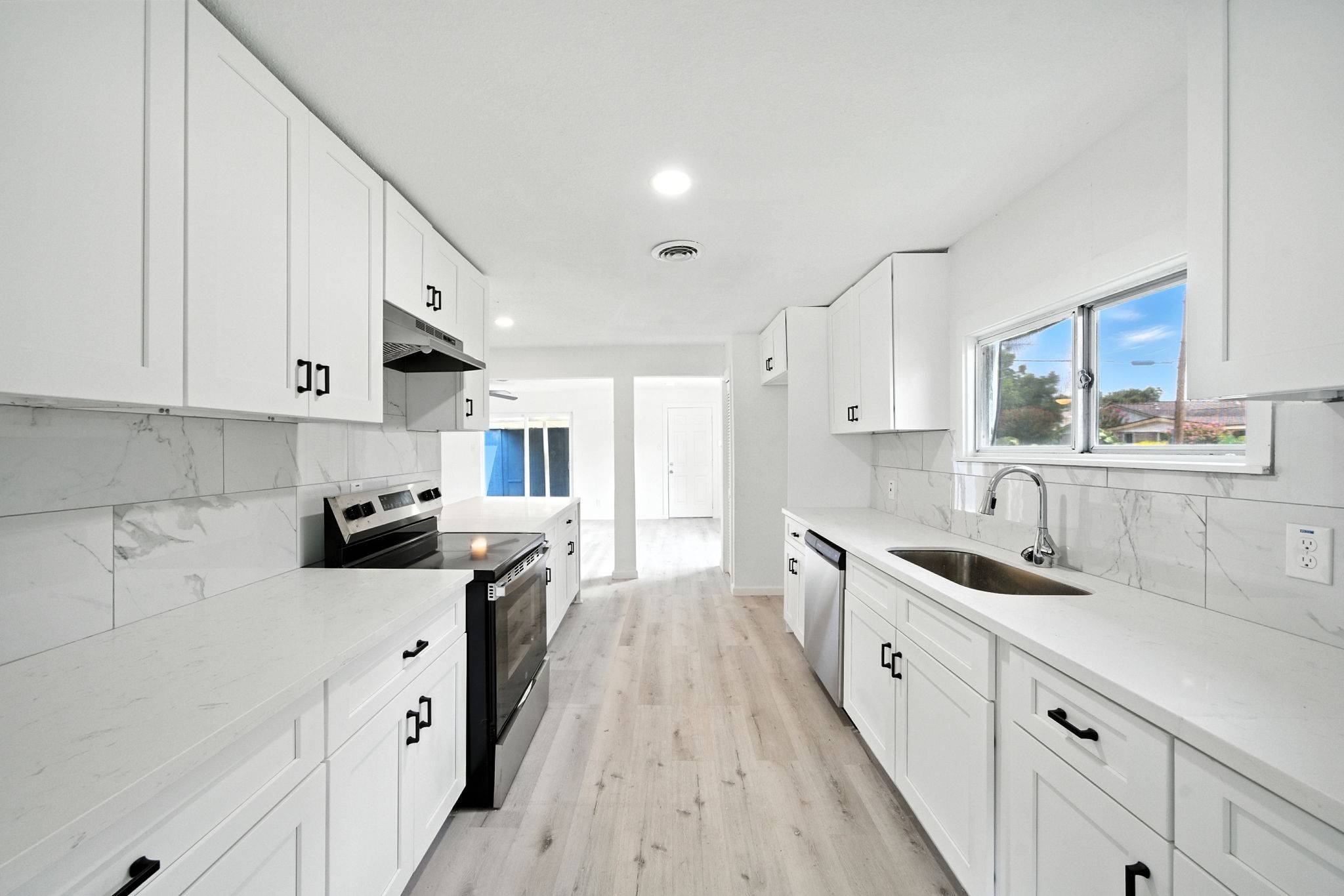 Houston, TX 77033,4843 Bricker ST