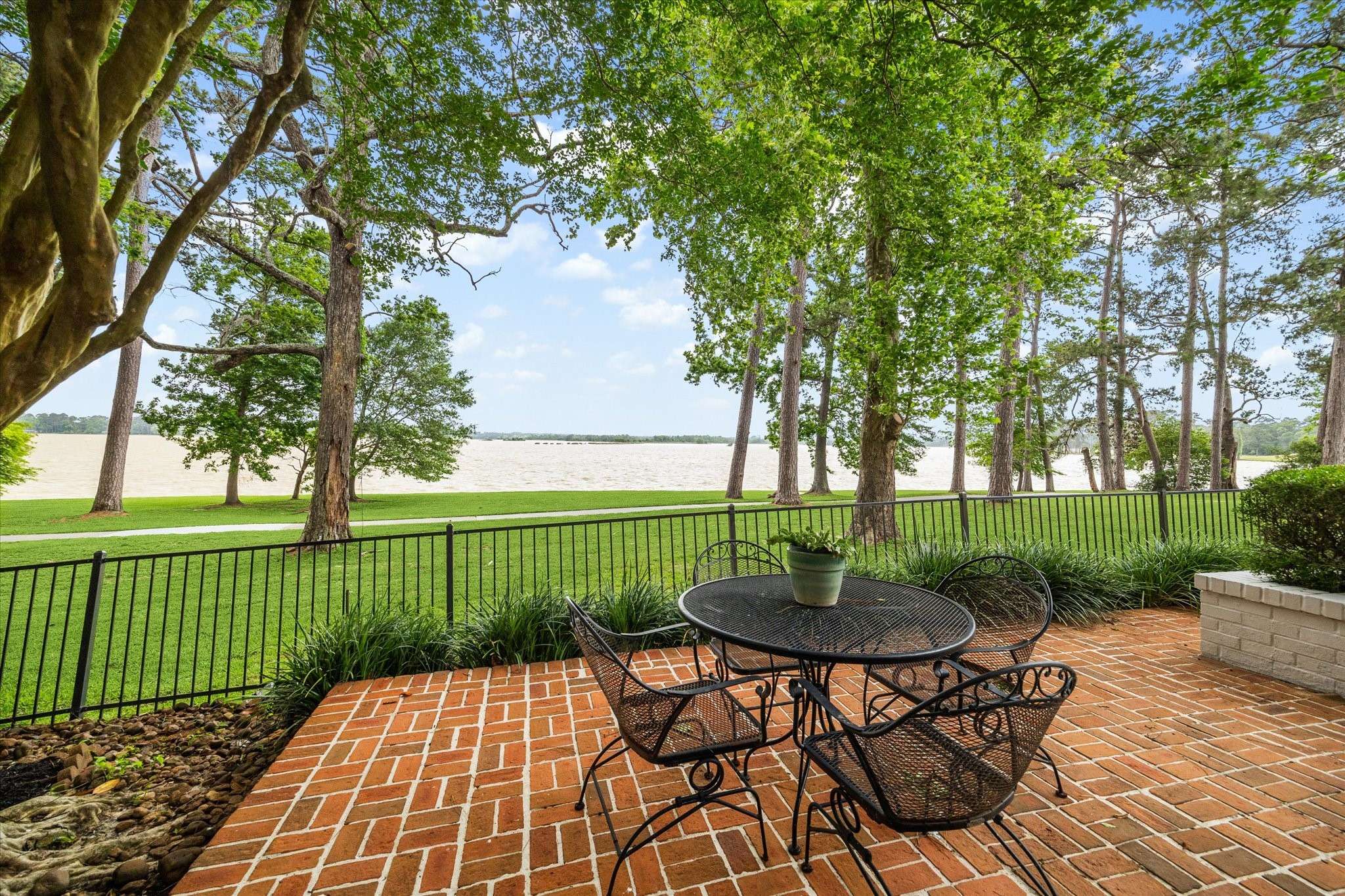 Kingwood, TX 77345,1623 Scenic Shore DR