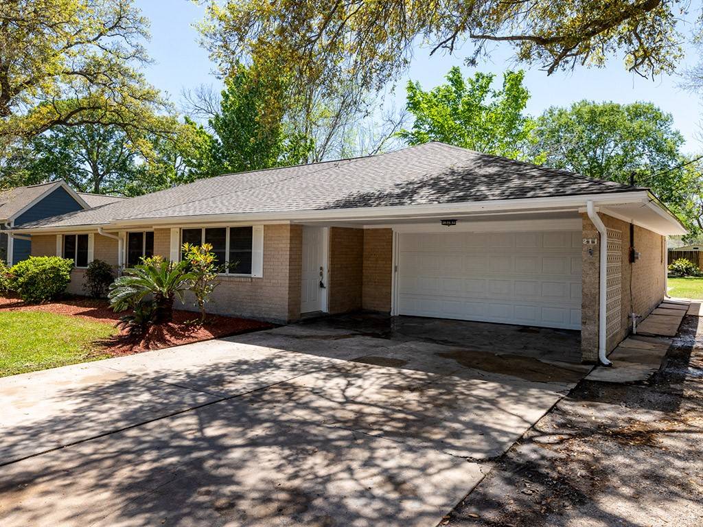 League City, TX 77573,211 S Iowa AVE