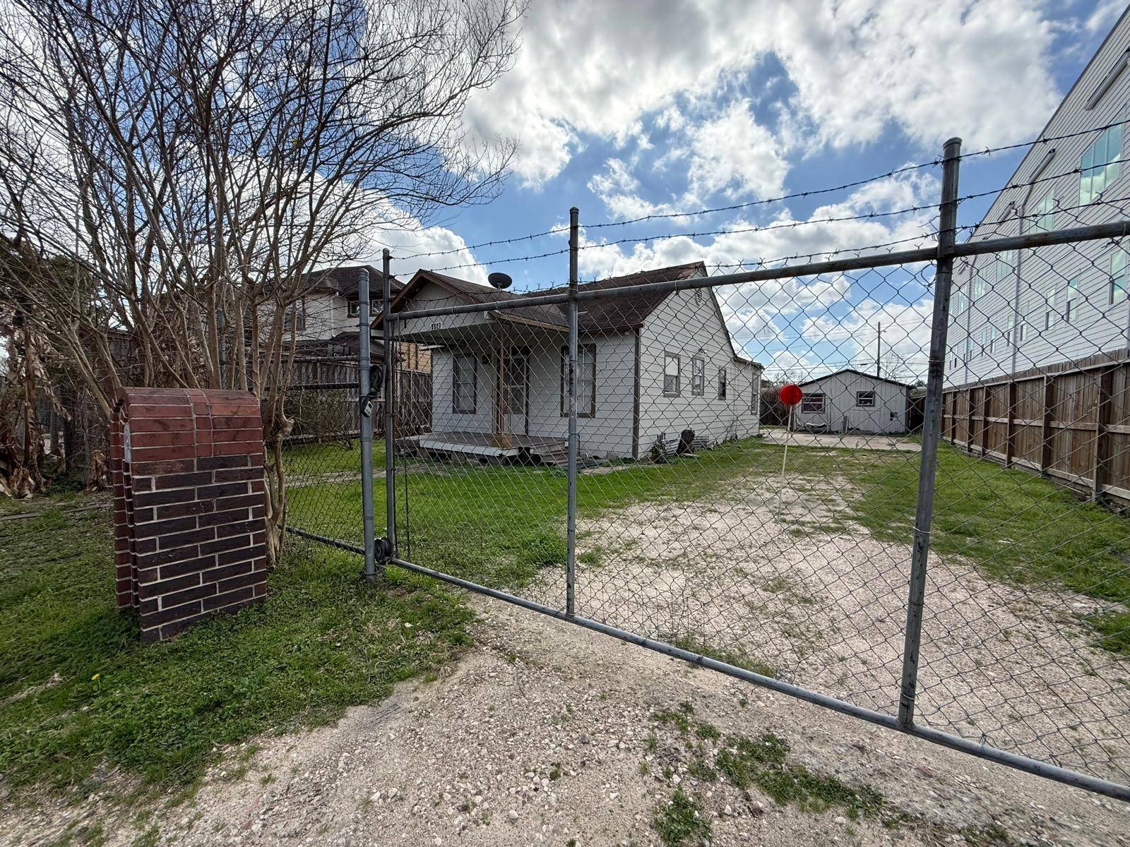Houston, TX 77009,3927 Kennon ST