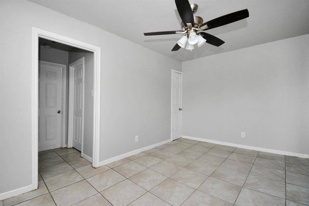 Houston, TX 77051,8127 Colonial LN #3