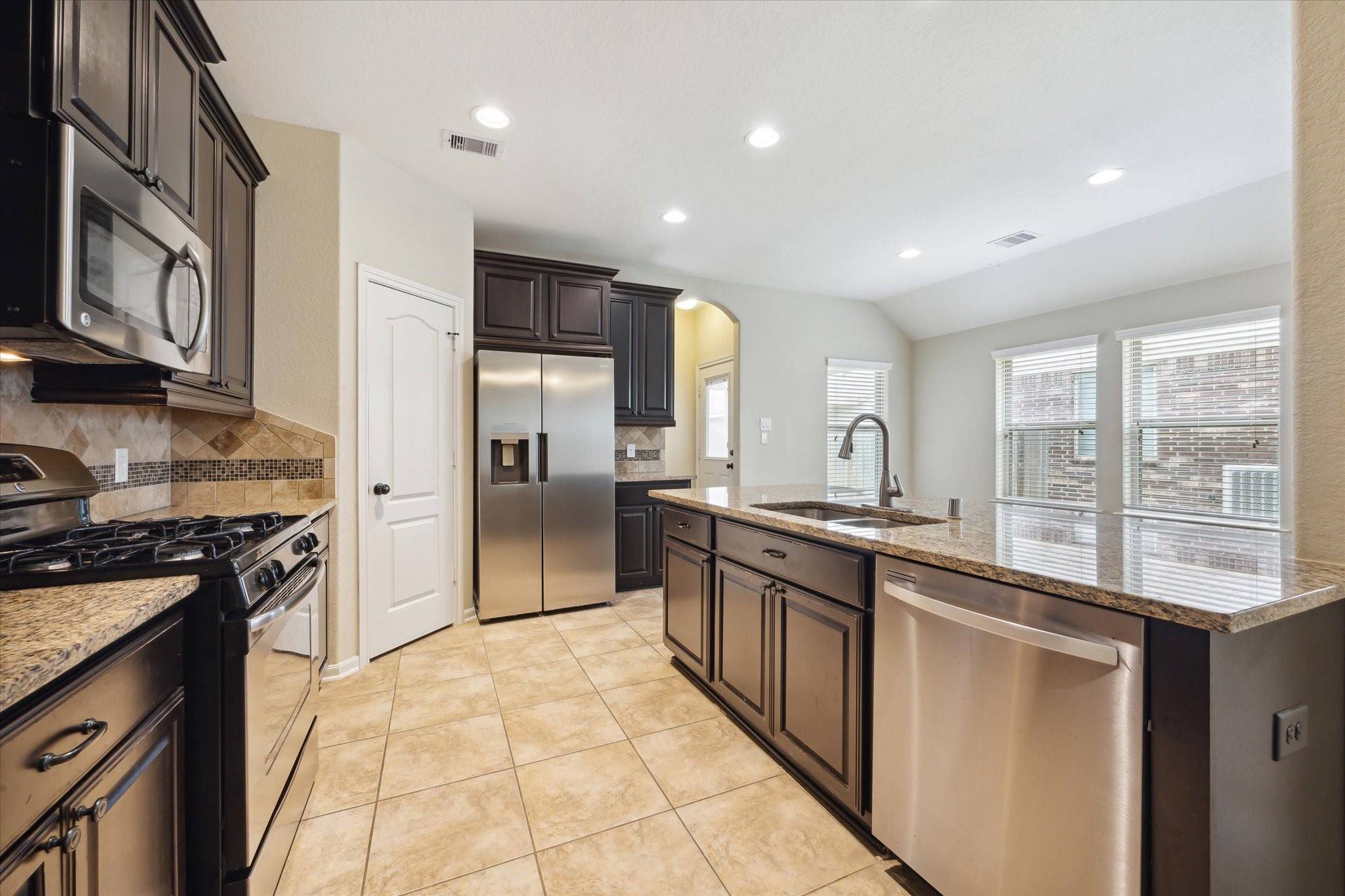 Dickinson, TX 77539,208 Morgan Isle LN