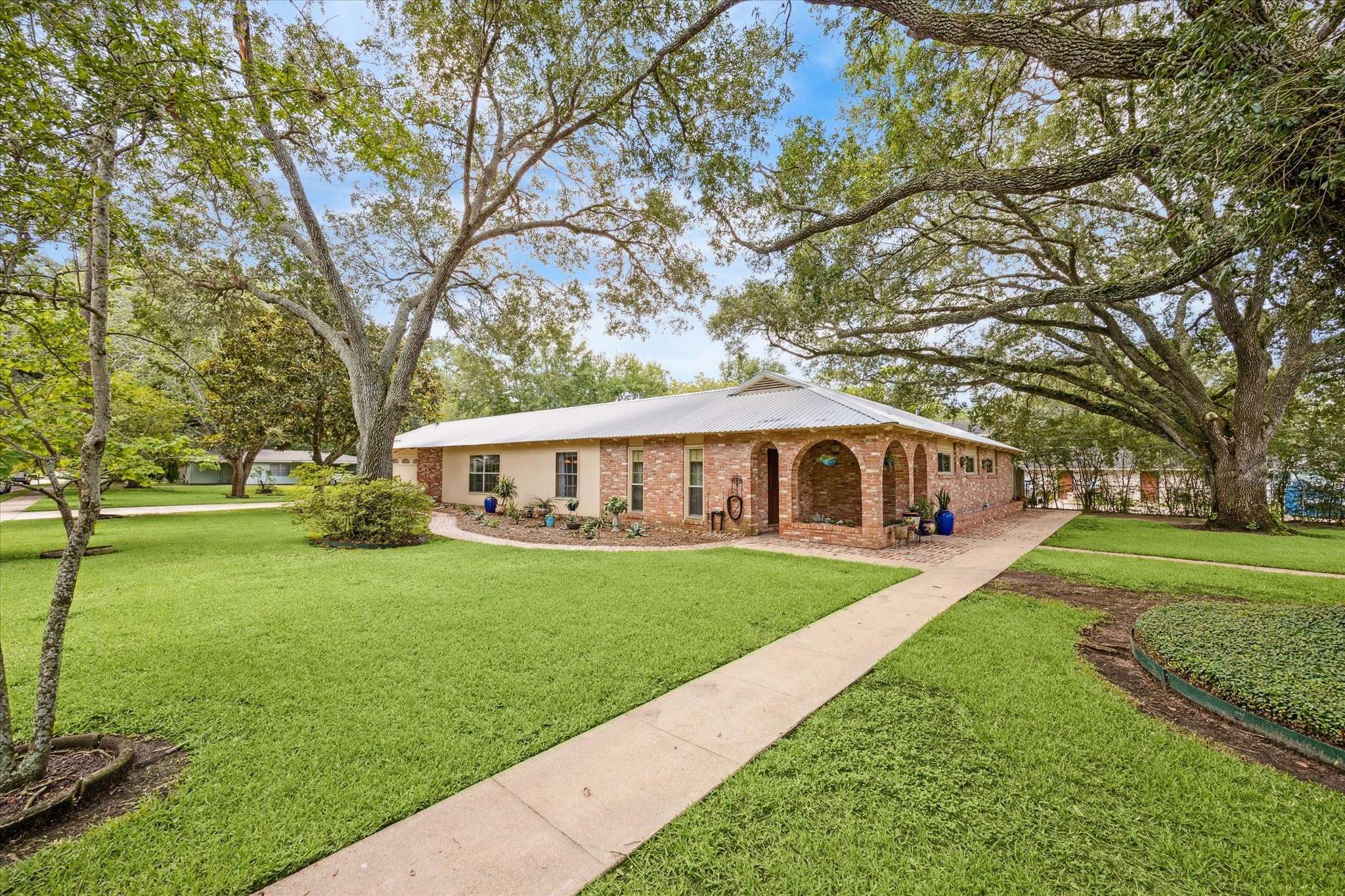 Eagle Lake, TX 77434,302 N Strickland AVE