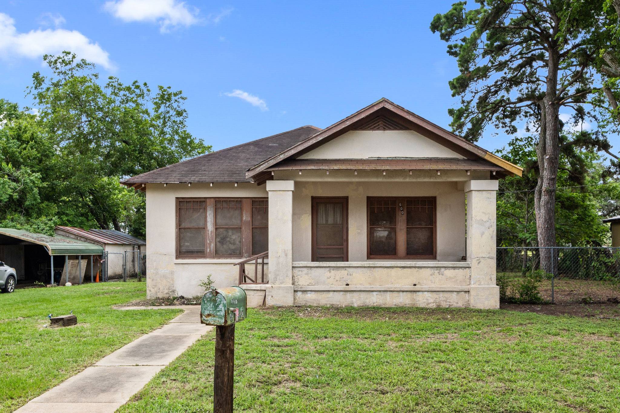 Glidden, TX 78943,600 Brazos ST
