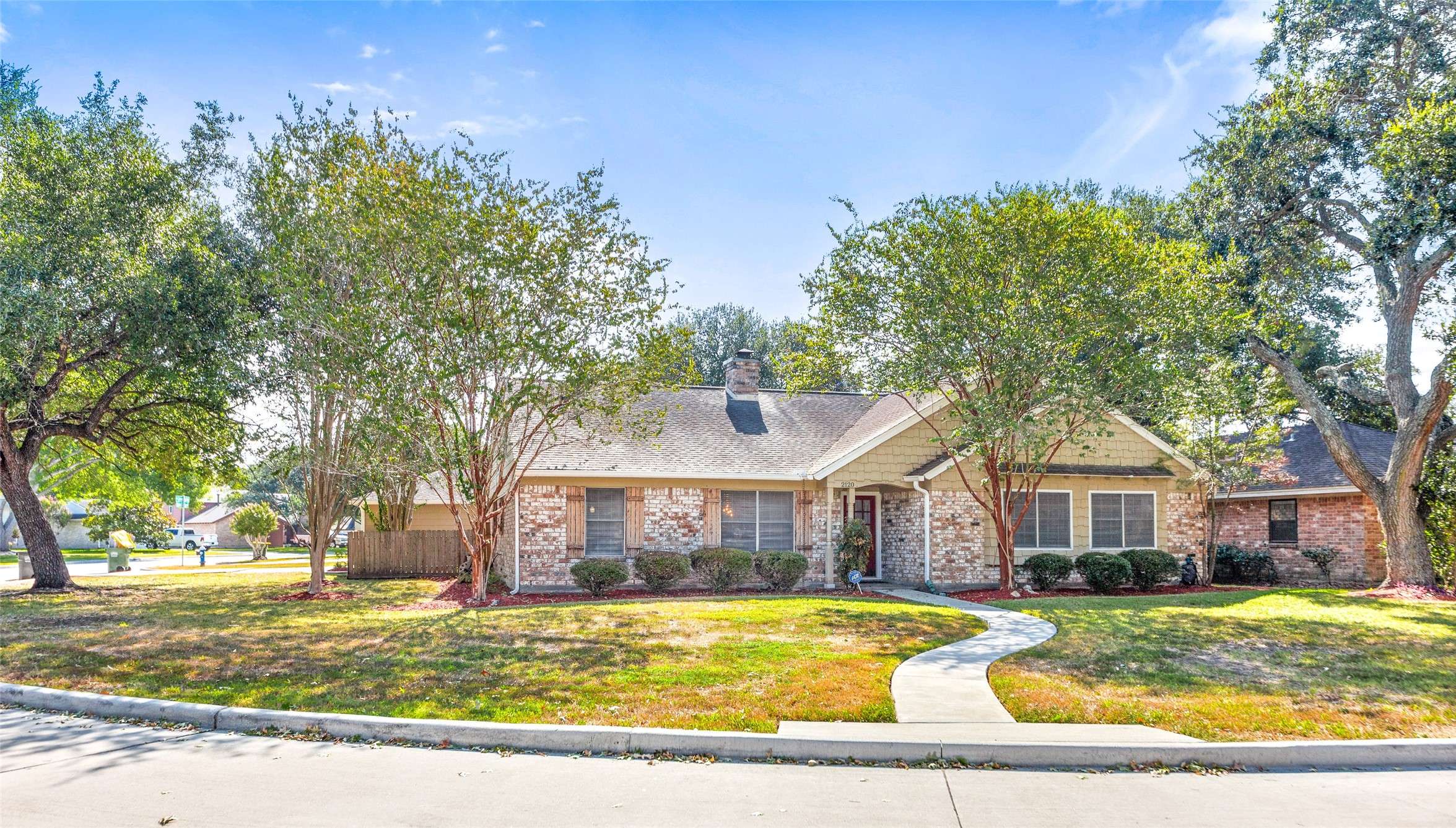 Pearland, TX 77581,2120 W Linwood Oaks
