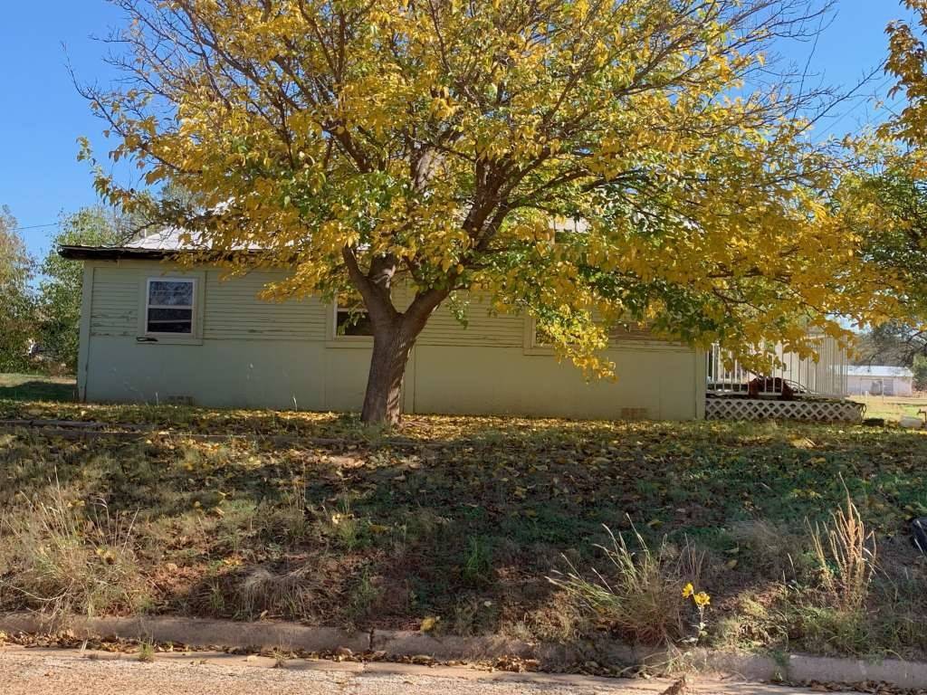 Spur, TX 79370,323 W 6th ST