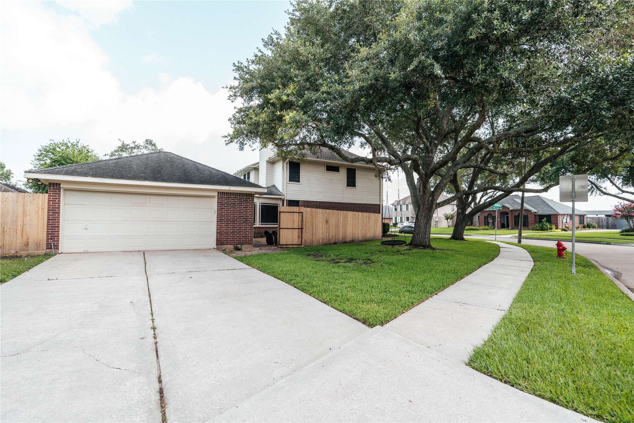 Friendswood, TX 77546,1910 N Mission CIR