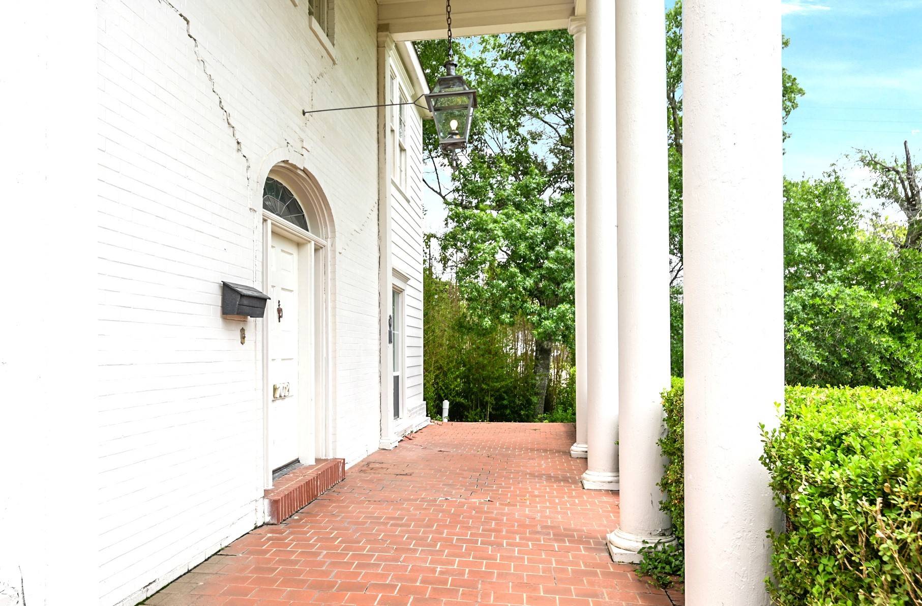 Brenham, TX 77833,702 W Main ST