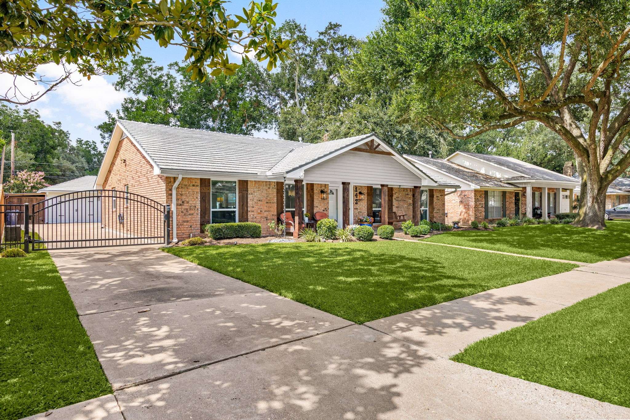 Sugar Land, TX 77478,142 Bluebonnet ST