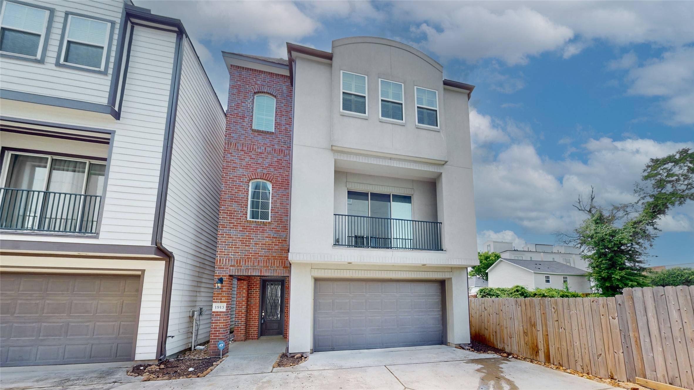 Houston, TX 77007,1913 Hickory ST