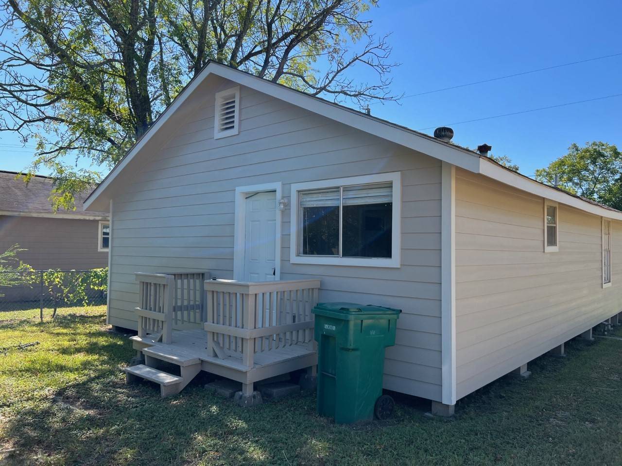 Willis, TX 77378,104 S Avenue A