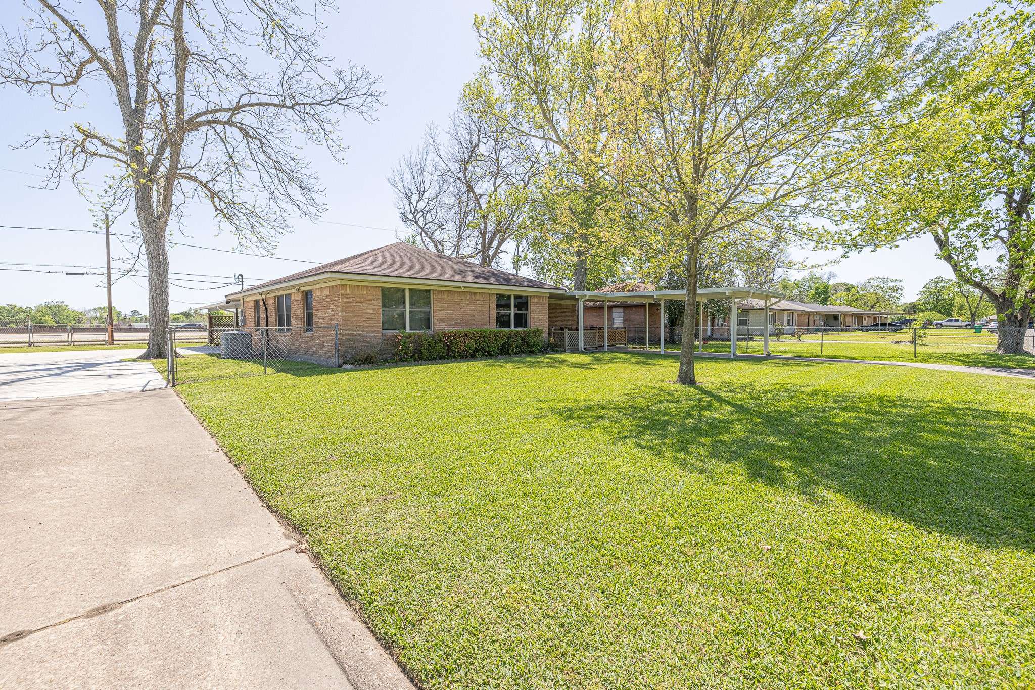 Baytown, TX 77521,211 Long DR
