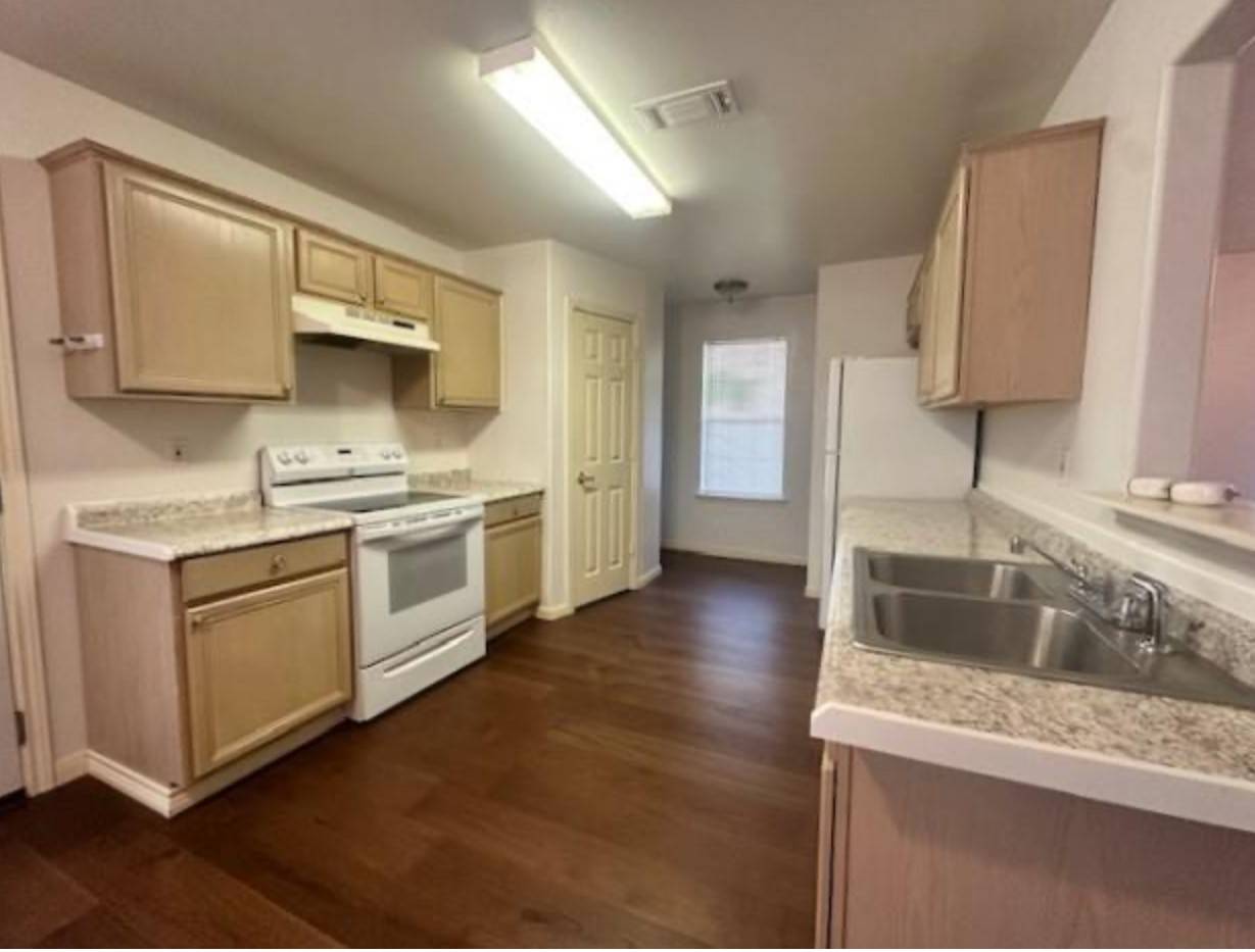 Wharton, TX 77488,327 Lincoln