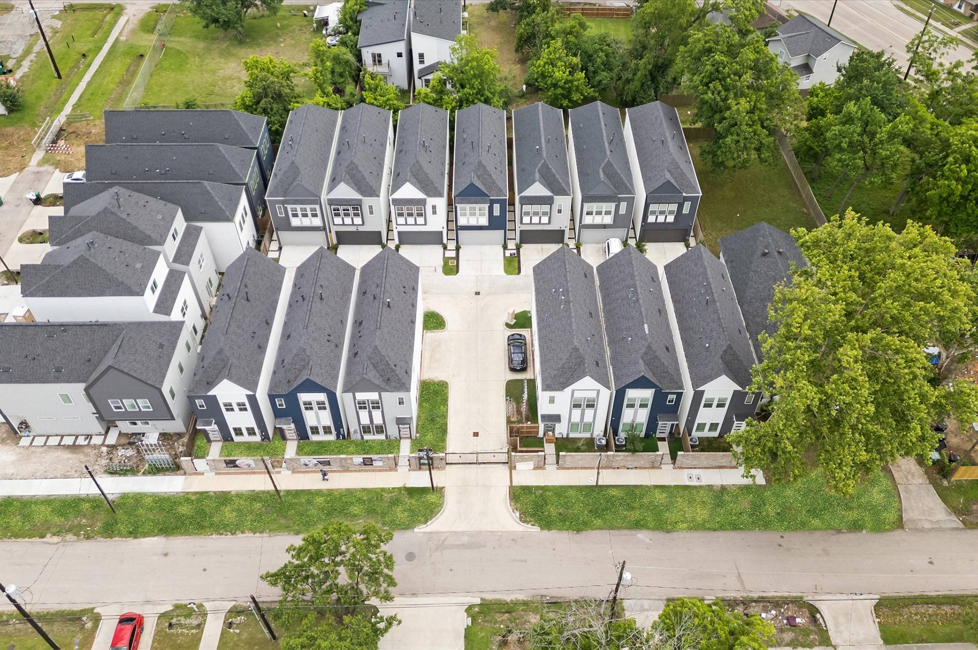 Houston, TX 77022,332 Neyland ST