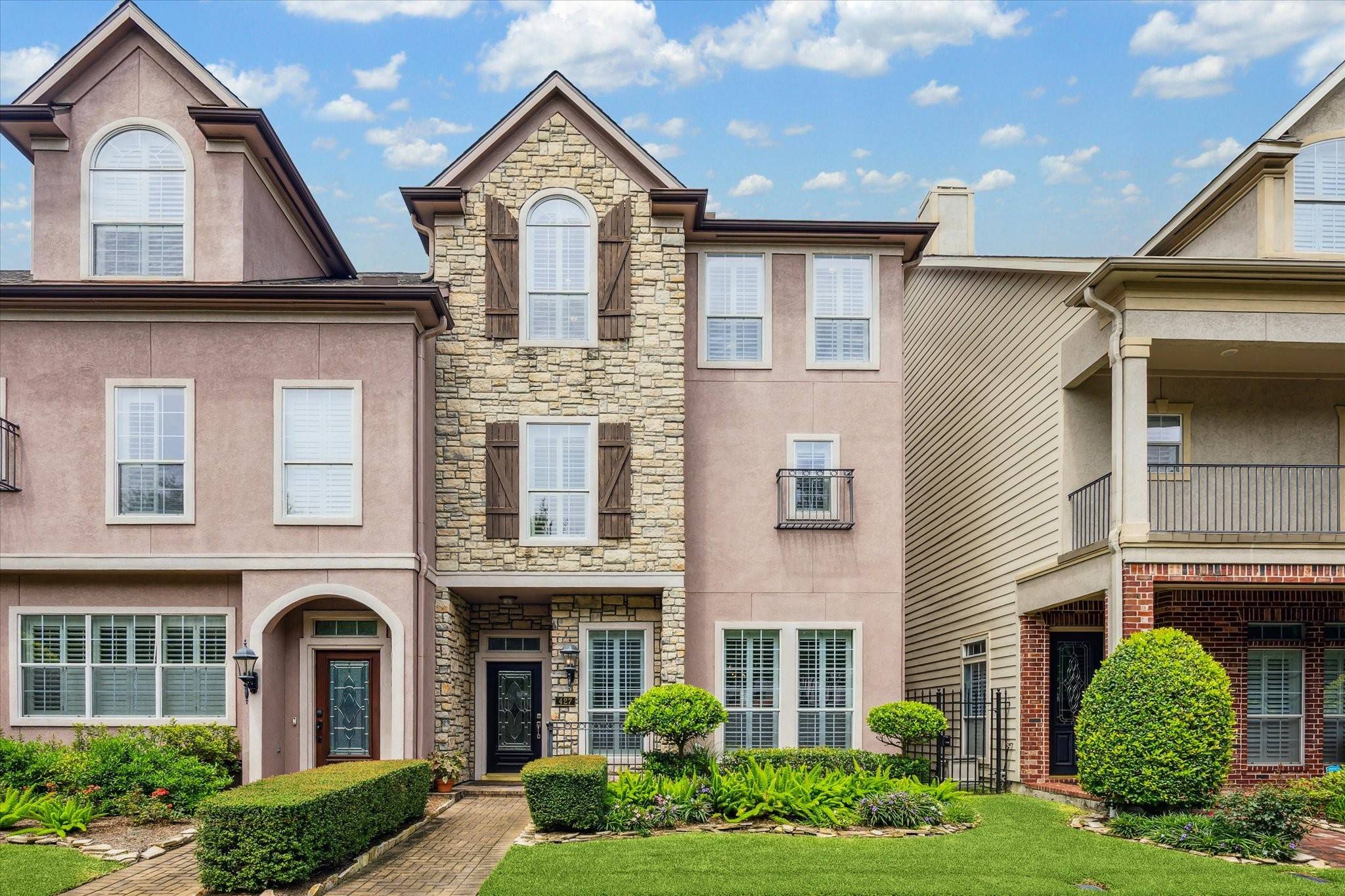 Houston, TX 77007,427 N Gate Stone