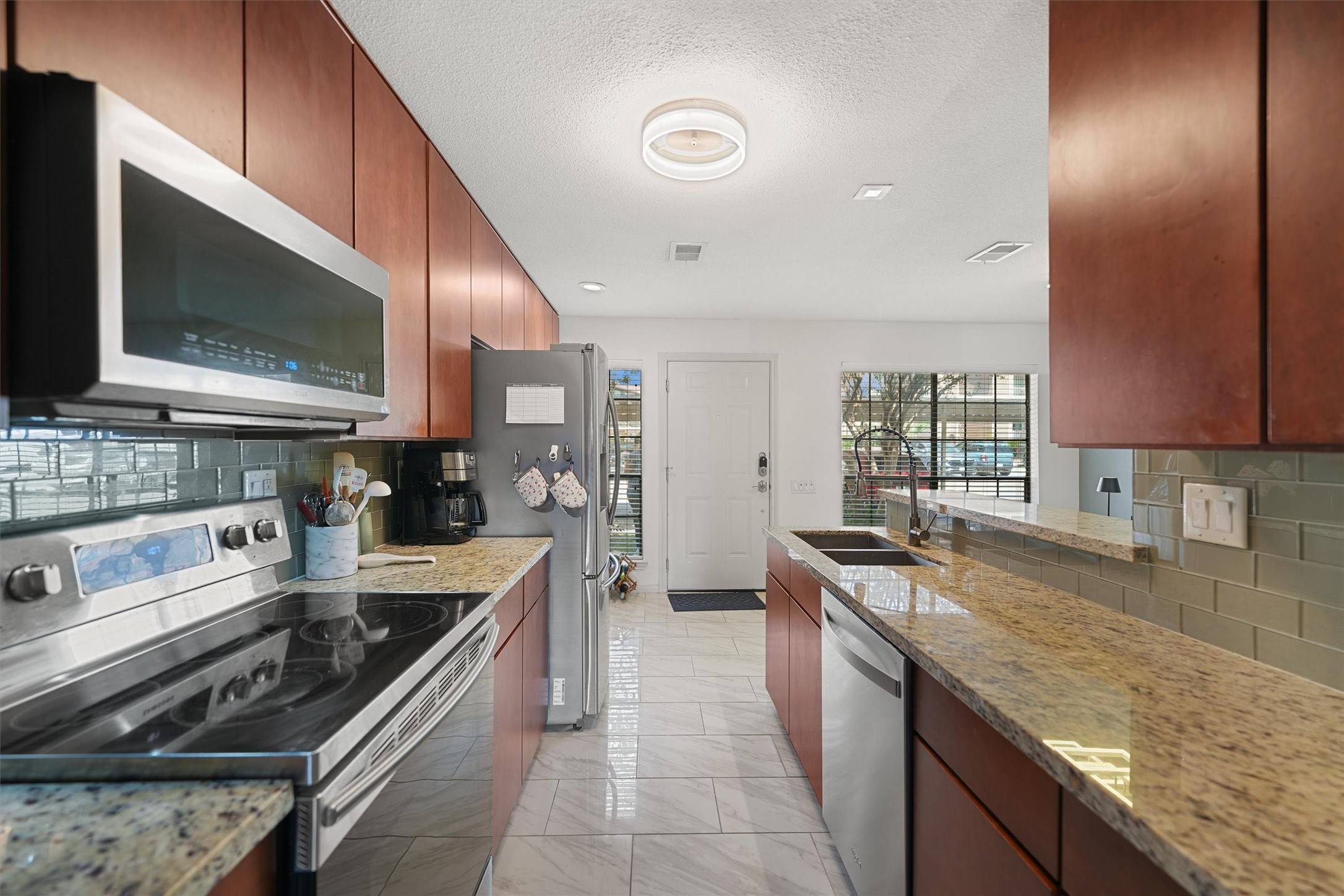 Houston, TX 77009,1860 White Oak DR #367