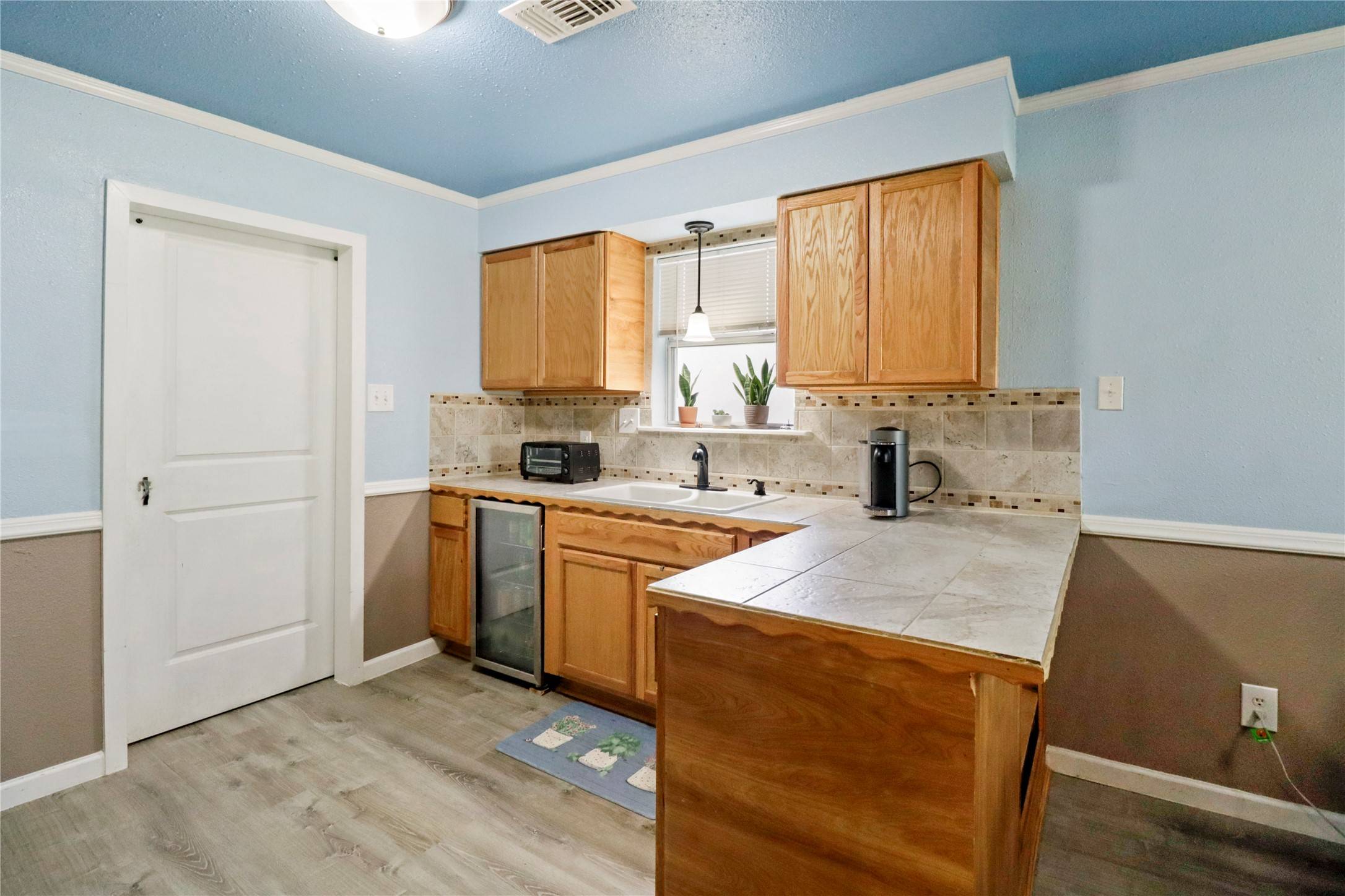 Freeport, TX 77541,806 W 4th ST