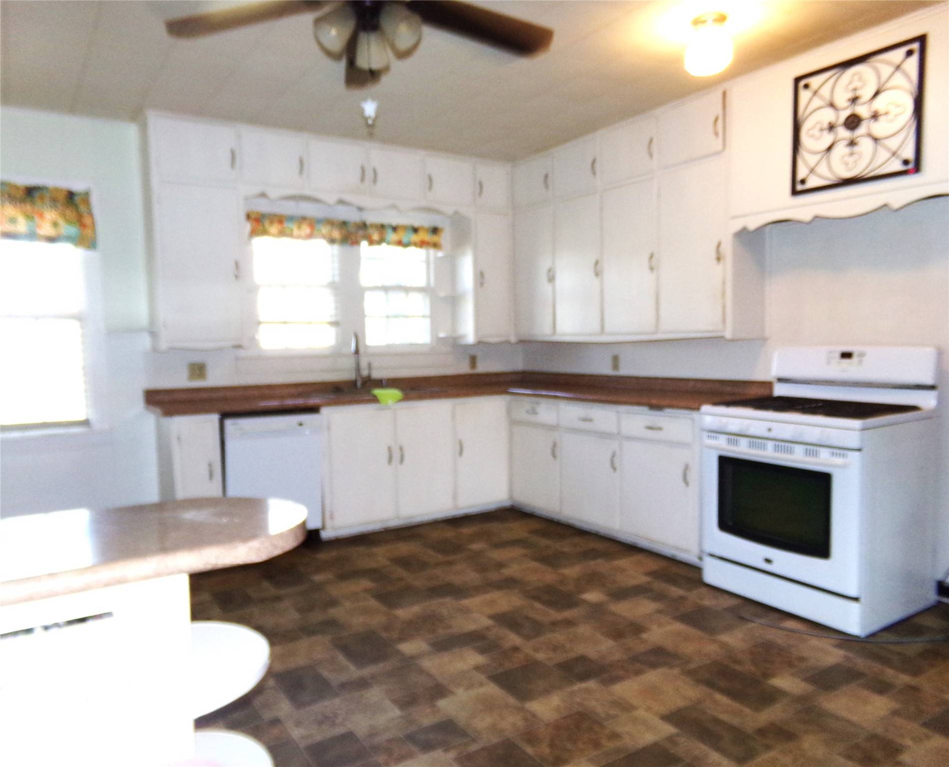 Weimar, TX 78962,305 W Converse ST