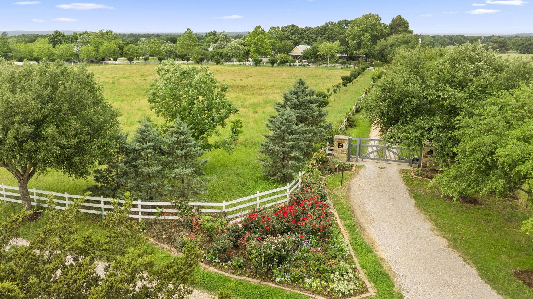Brenham, TX 77833,3100 Trails End LN