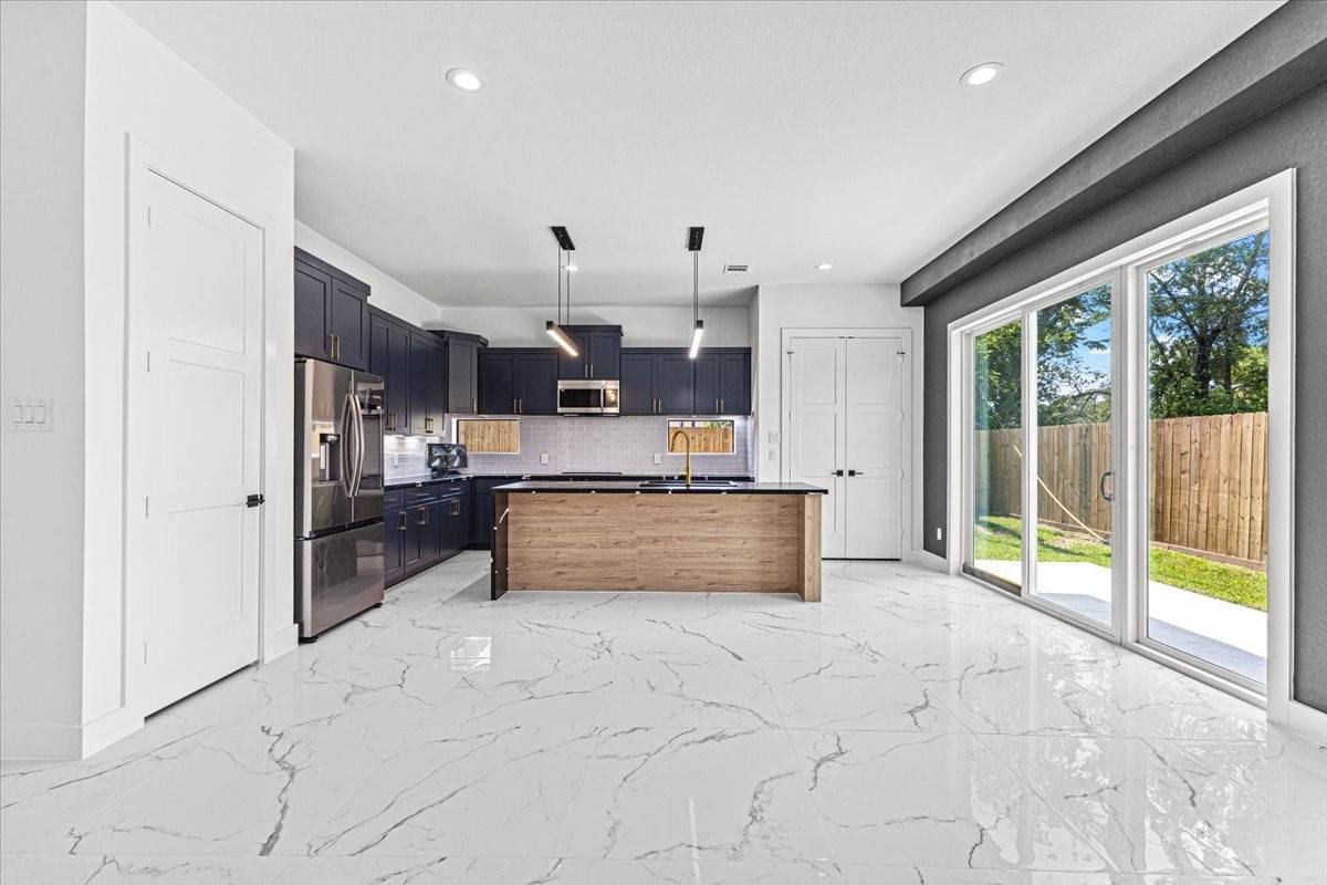 Houston, TX 77033,5110 Longmeadow ST #B