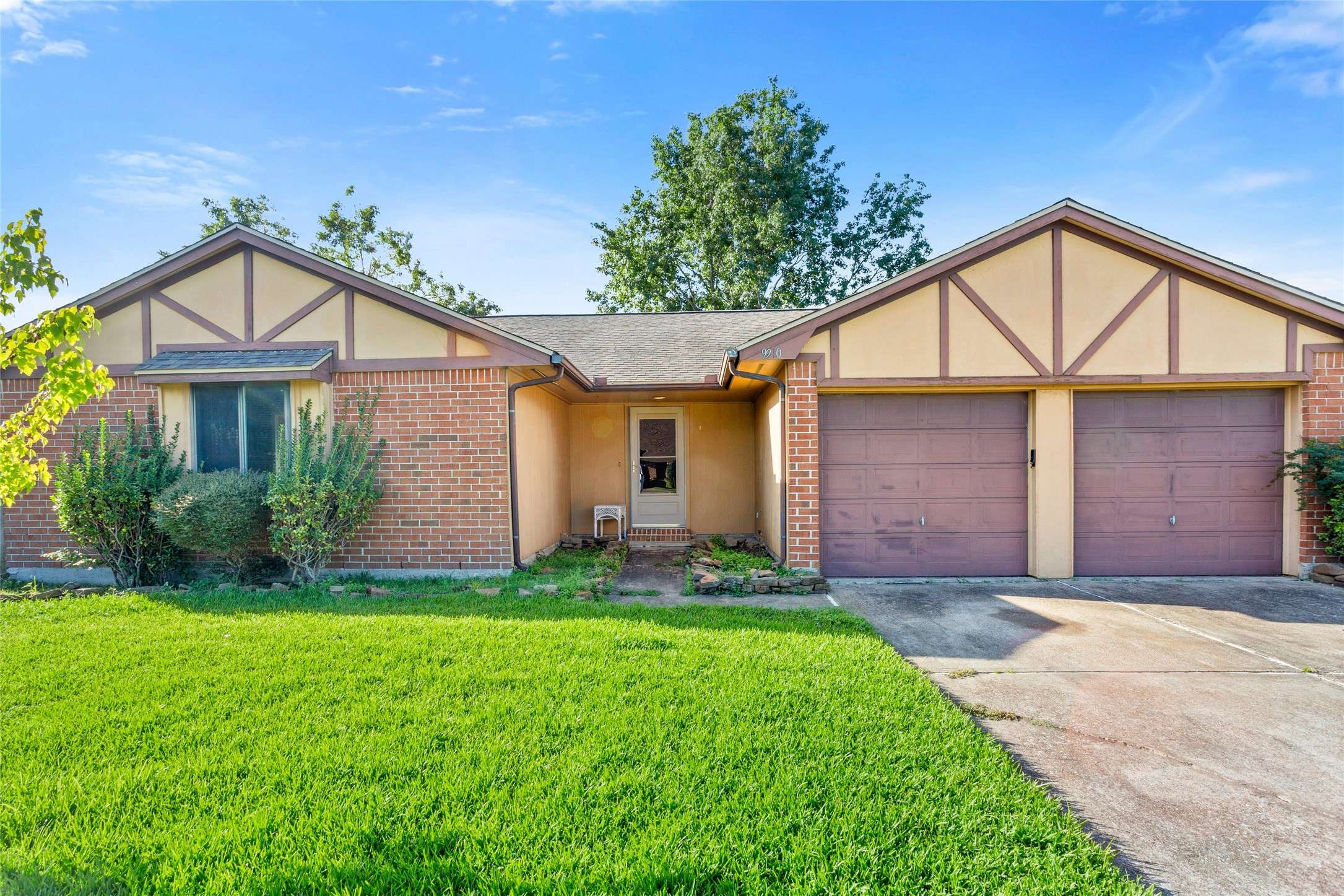 La Porte, TX 77571,9910 Rustic Rock RD