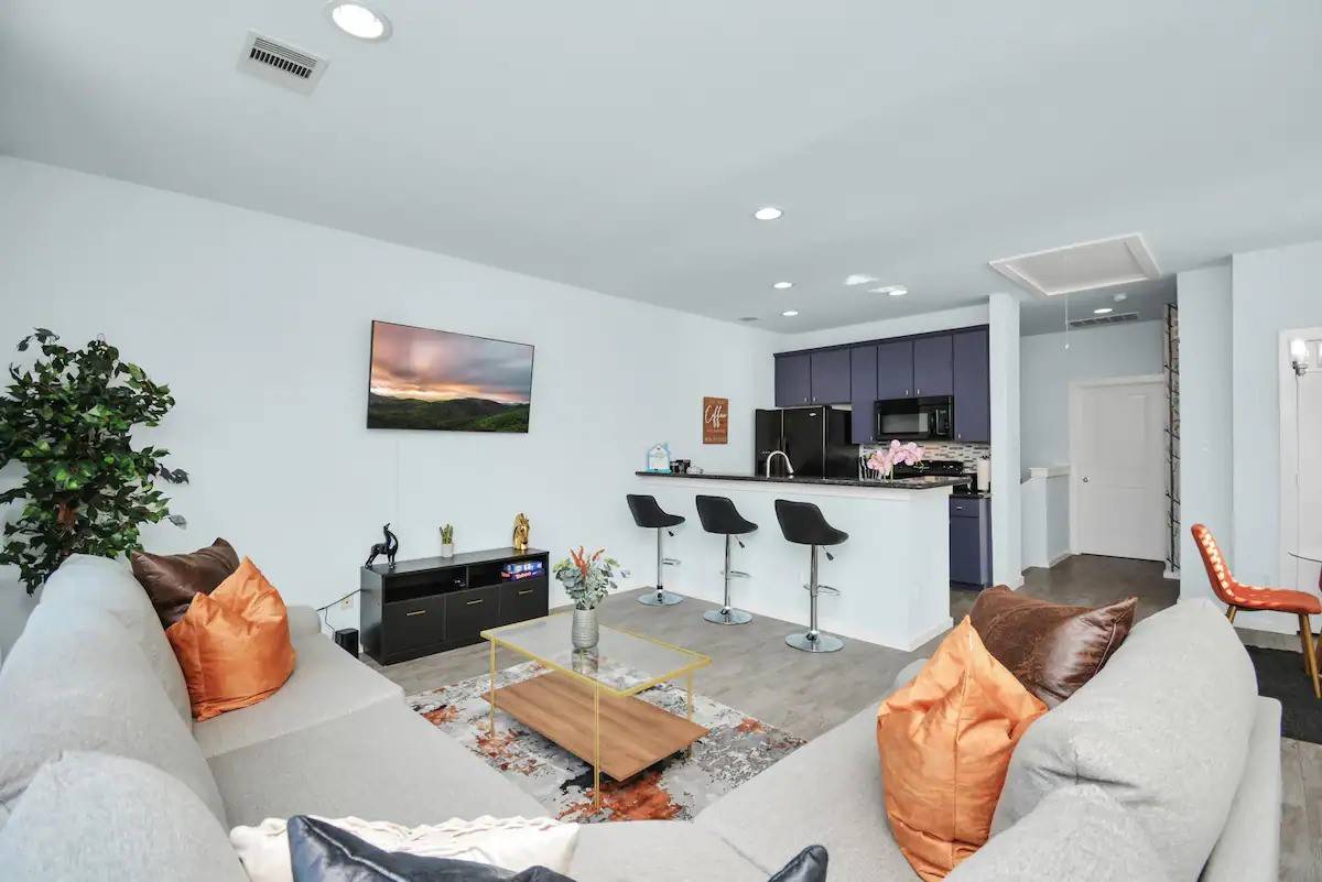 Houston, TX 77011,5411 Lindsay LN