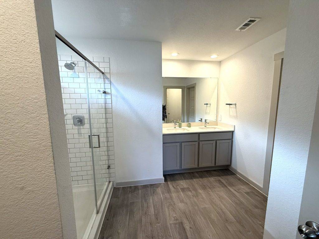 Rosharon, TX 77583,210 John House LN