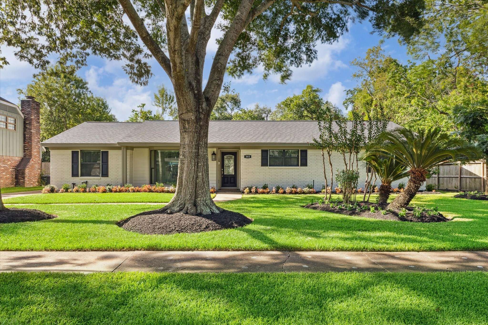 El Lago, TX 77586,303 Bayou View DR