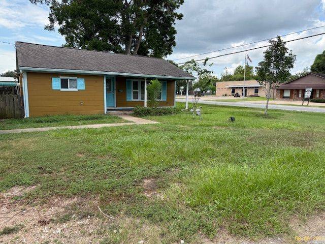 Sweeny, TX 77480,111 N Holly ST