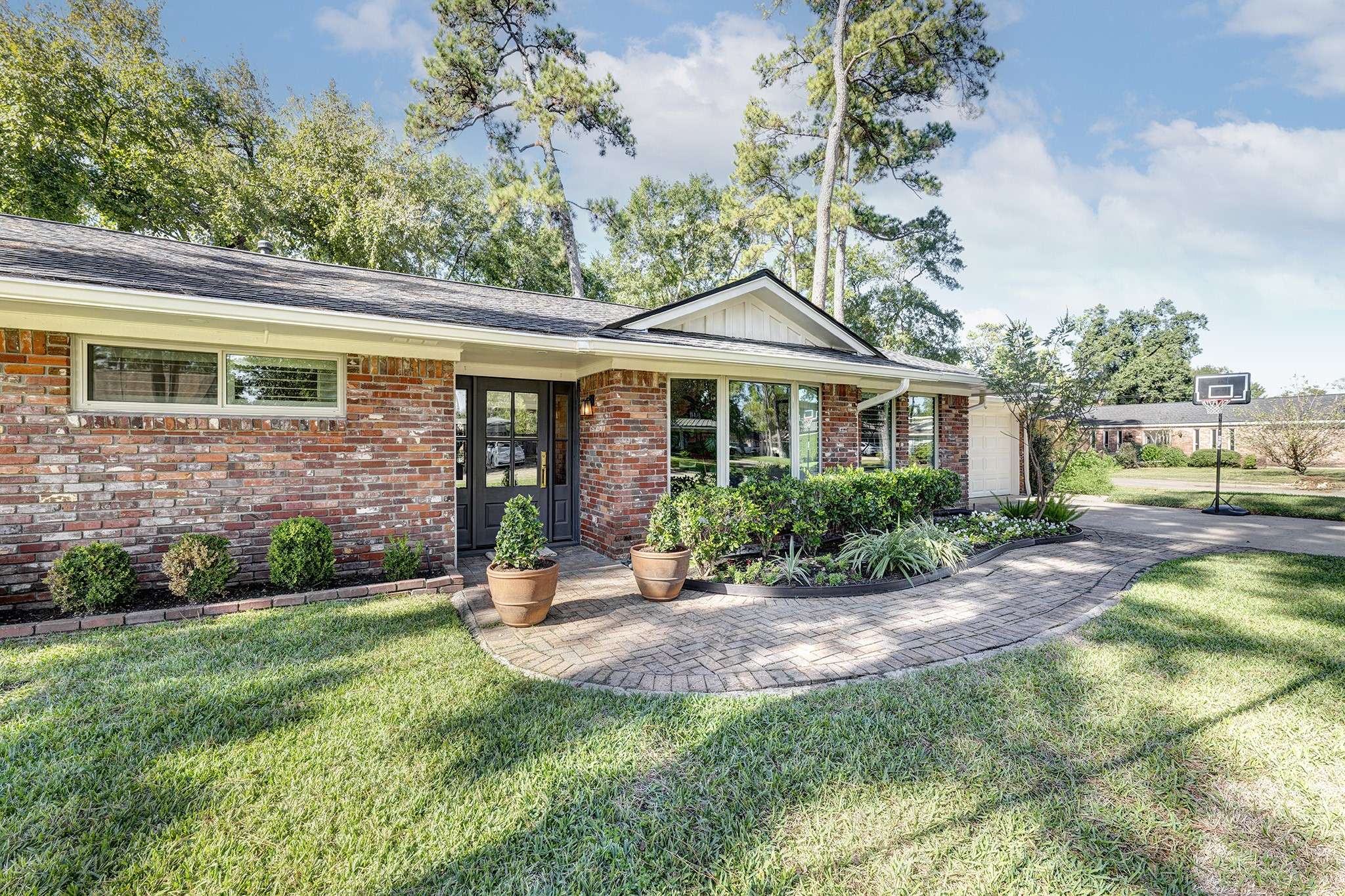 Houston, TX 77043,1827 Peer DR