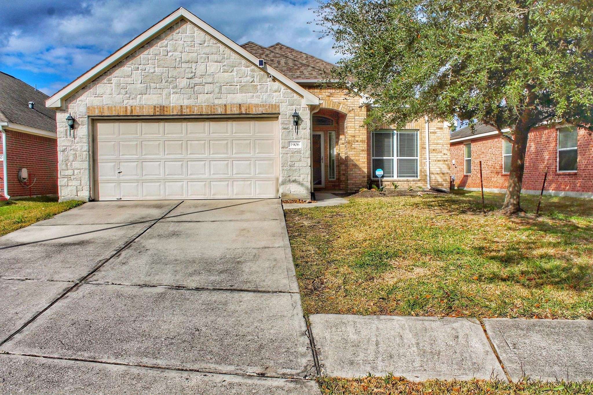 Houston, TX 77047,1906 Midnight LN