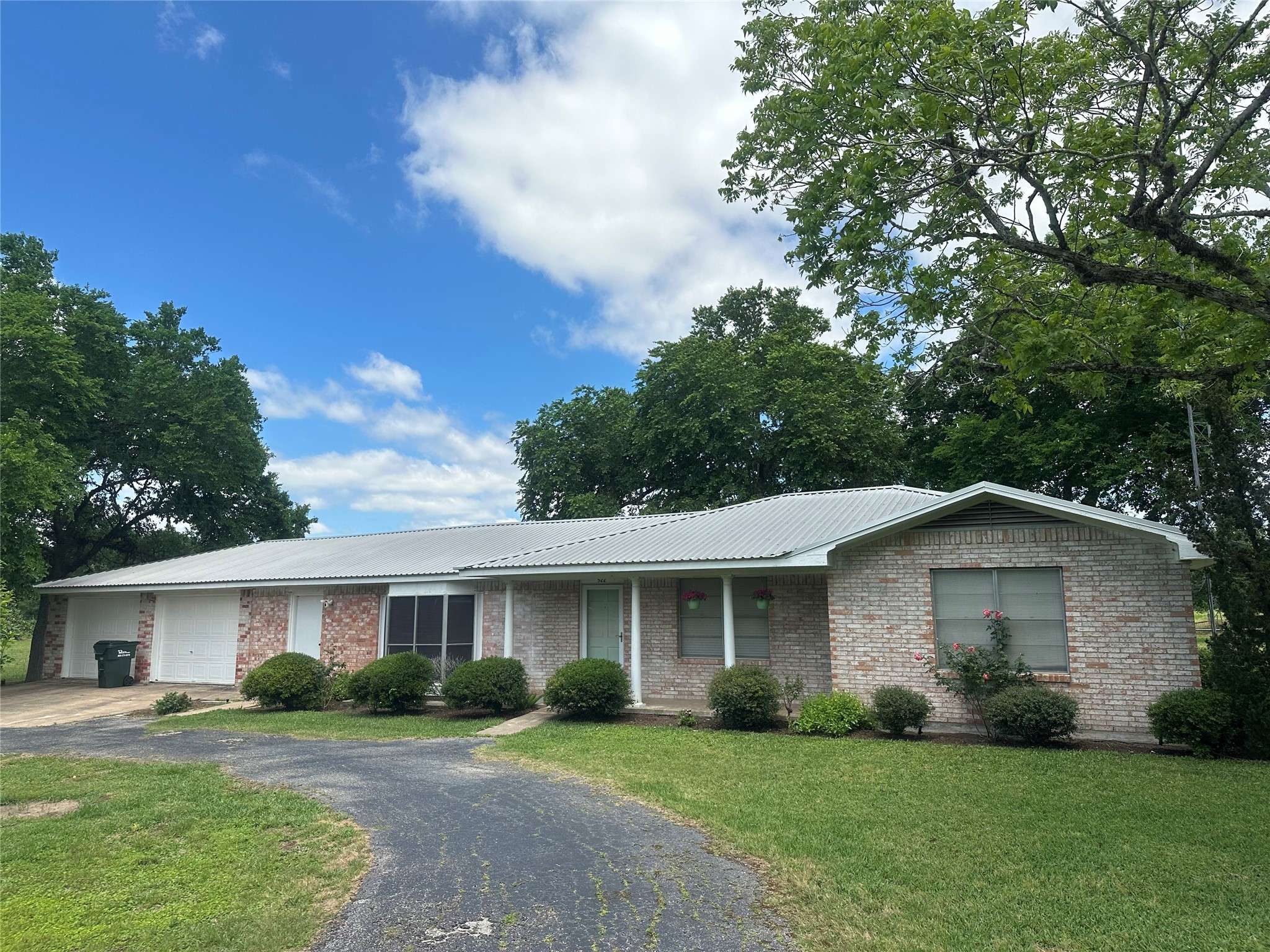 Hallettsville, TX 77964,522 County Road 128