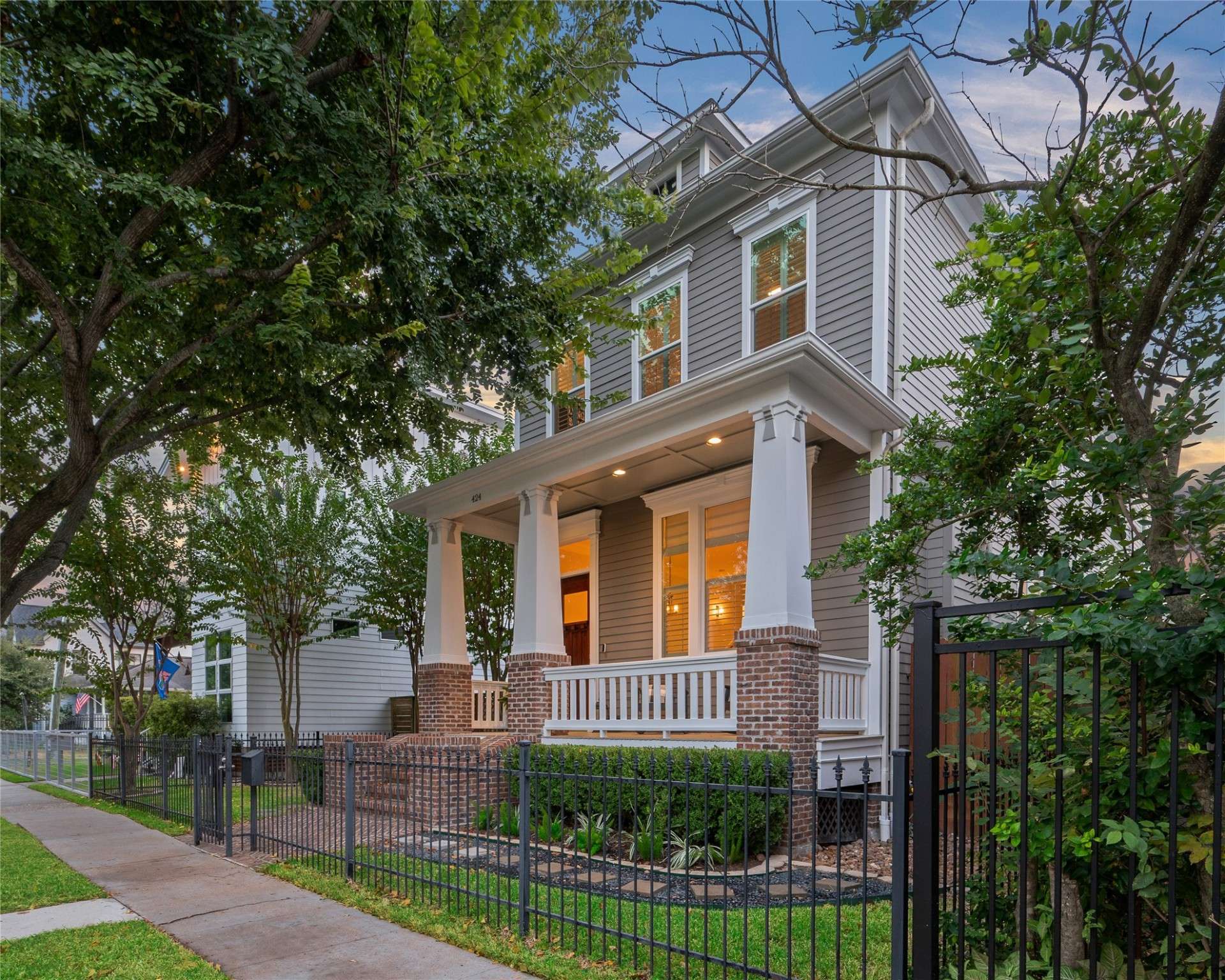 Houston, TX 77008,424 E 24th ST