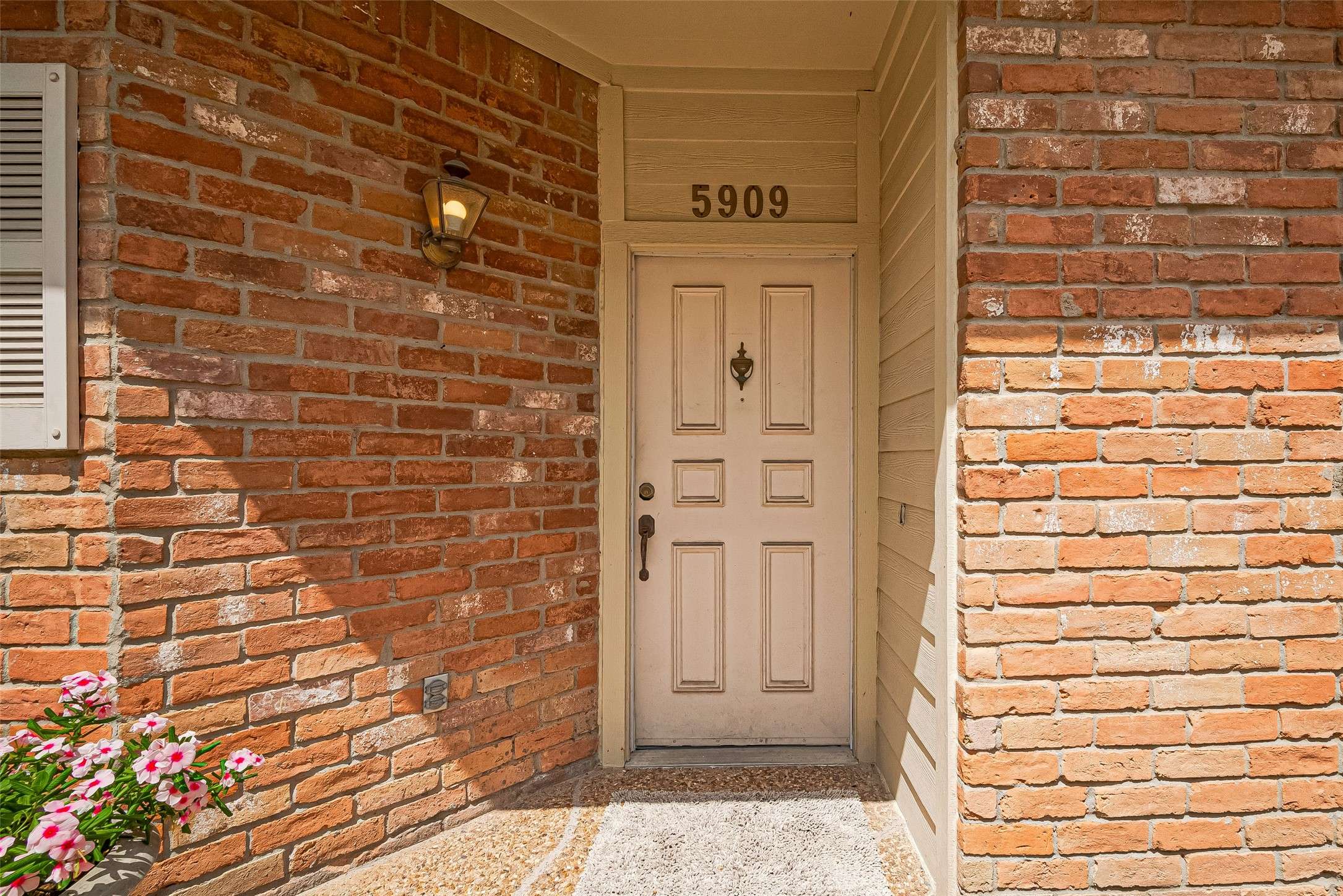 Houston, TX 77057,5909 Woodway Place CT