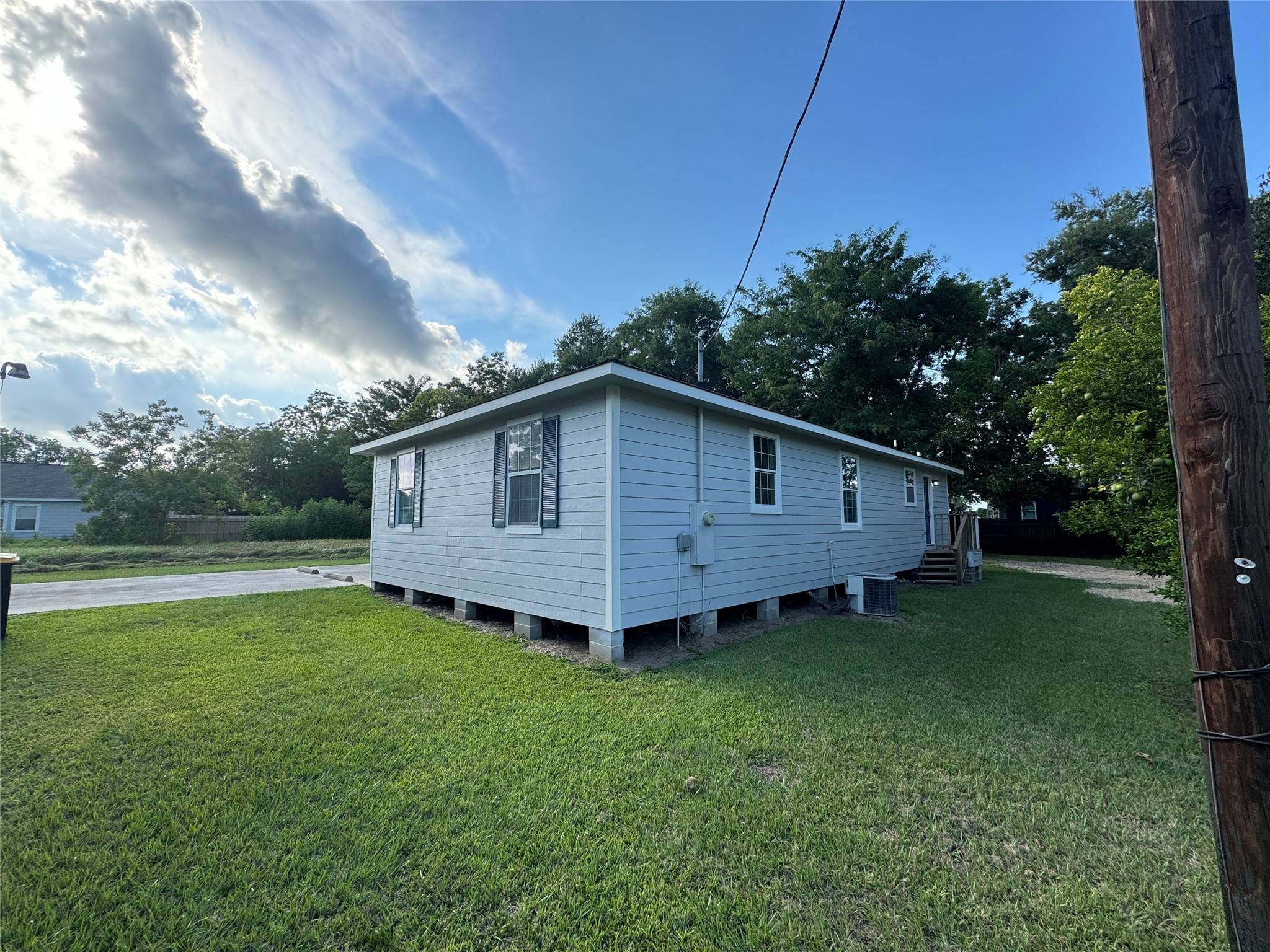 Anahuac, TX 77514,711 Main ST