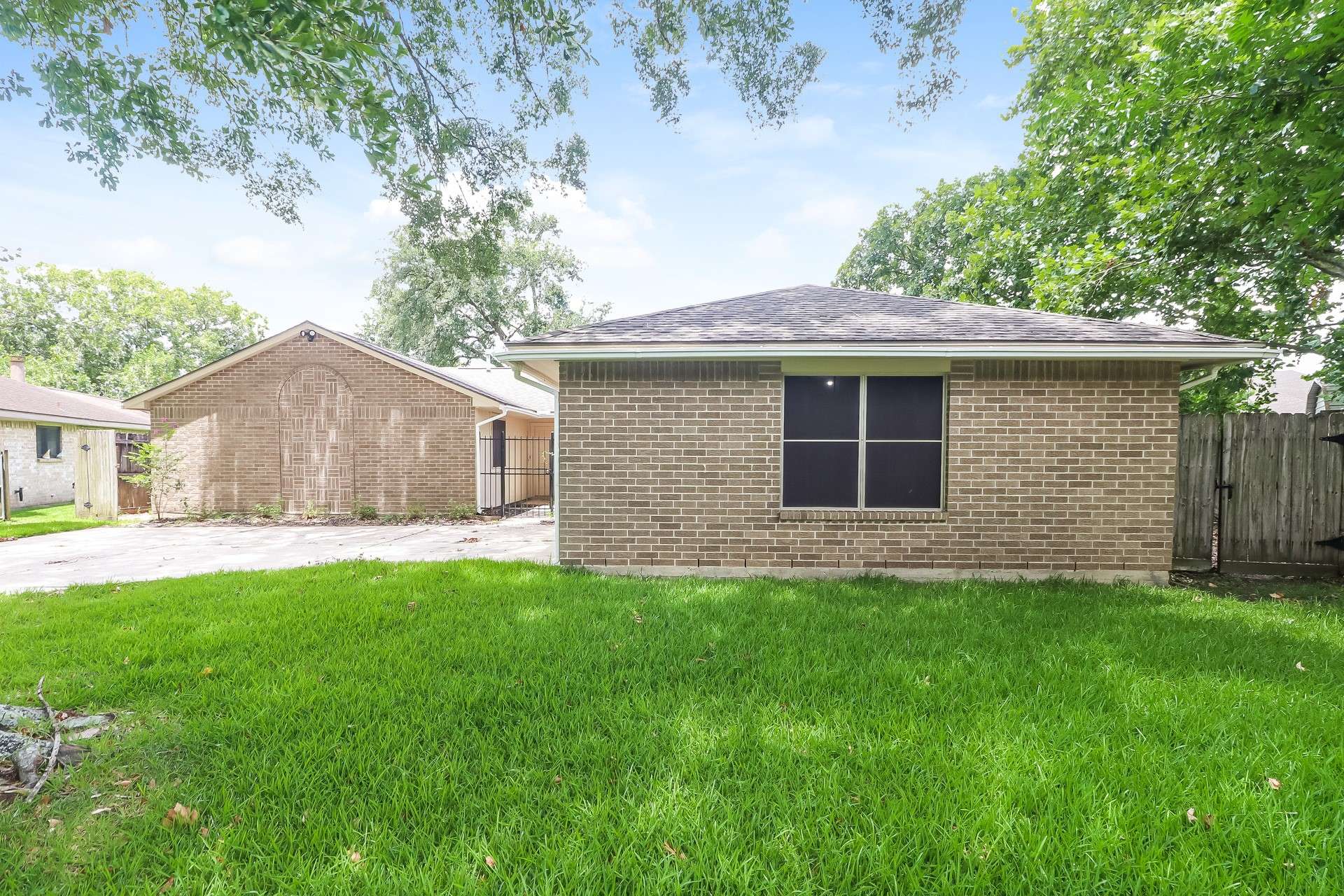 Baytown, TX 77521,8007 Breda DR
