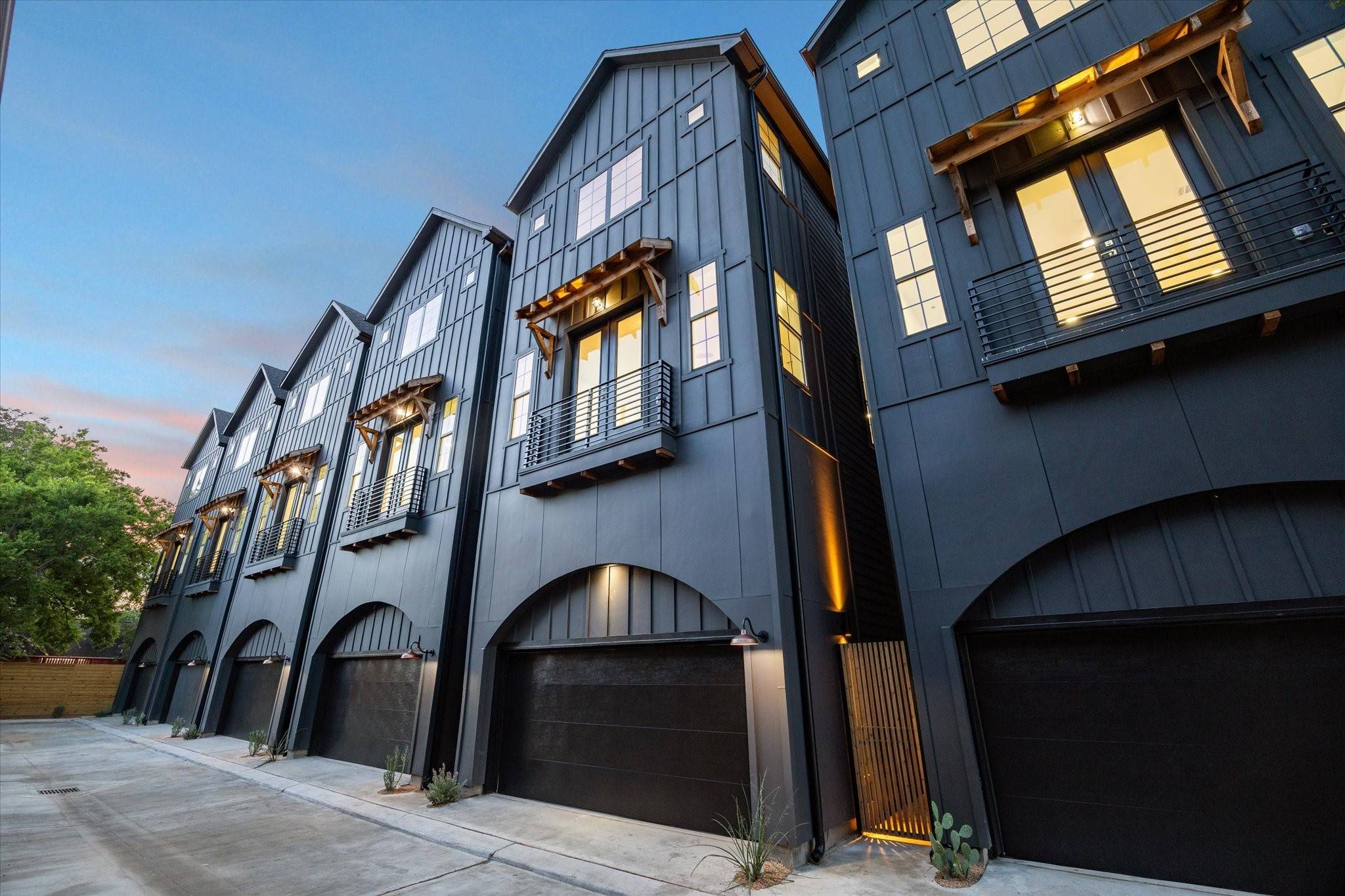 Houston, TX 77008,2215 Bevis ST
