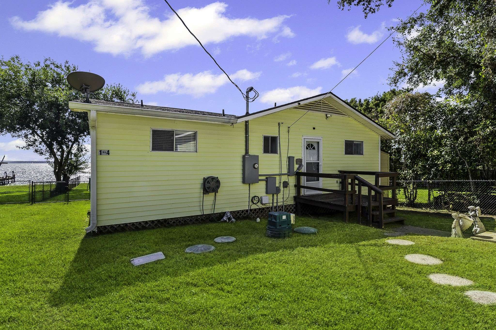 Livingston, TX 77351,104 Bayside ST