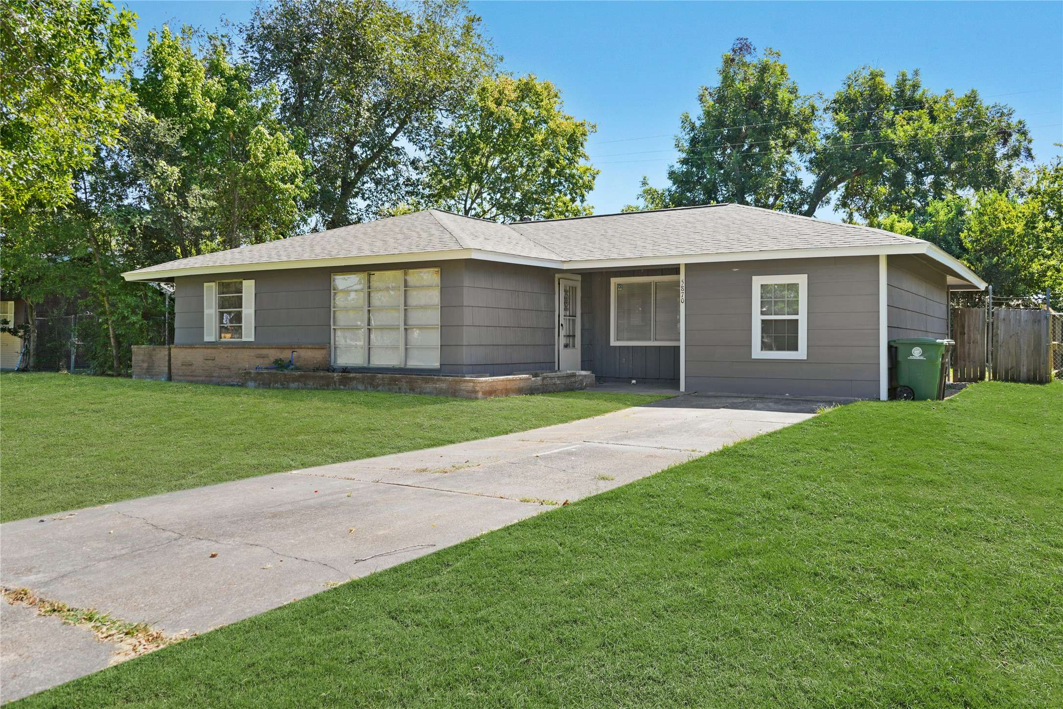 Houston, TX 77033,5870 Reed RD