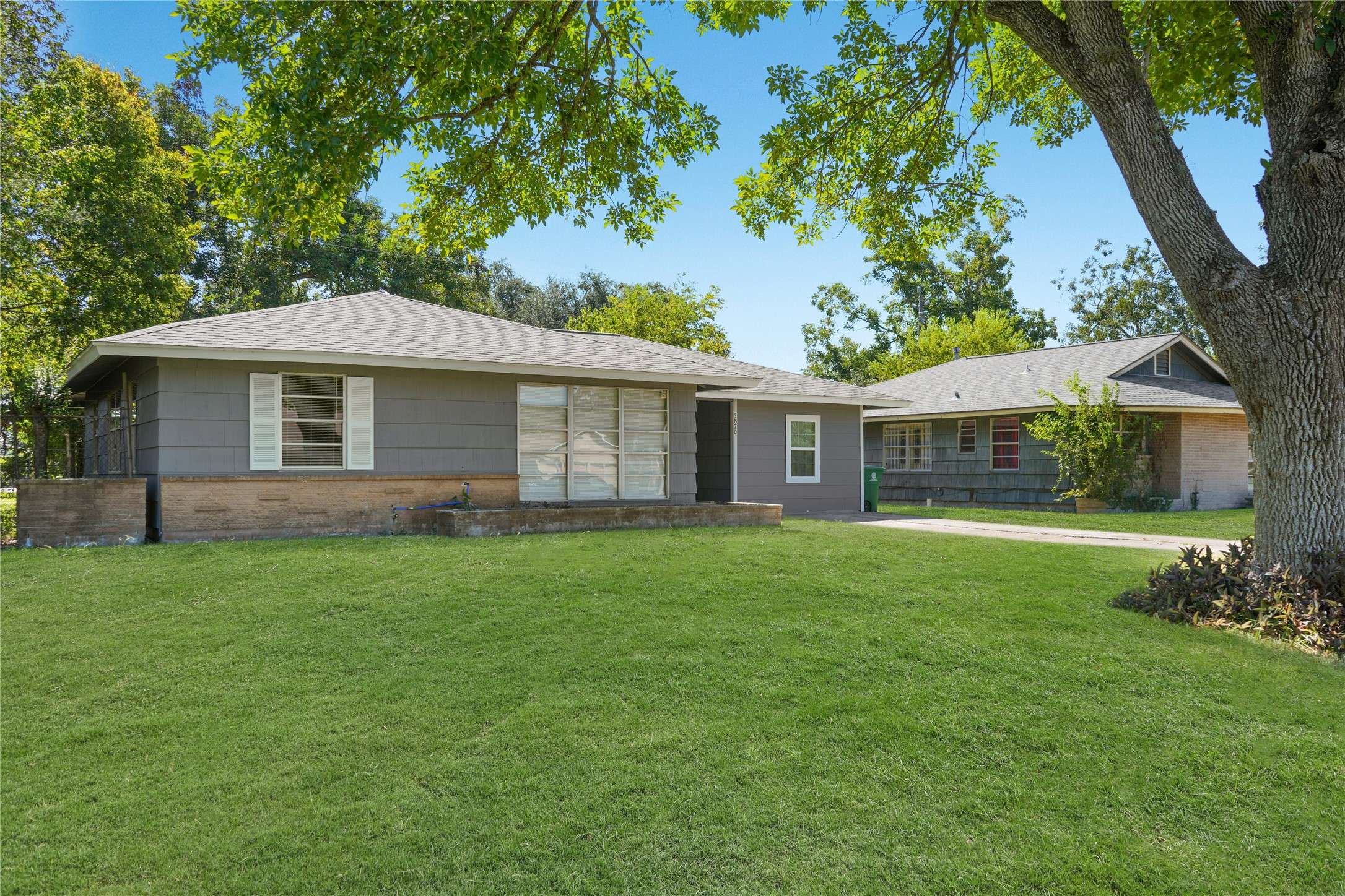 Houston, TX 77033,5870 Reed RD