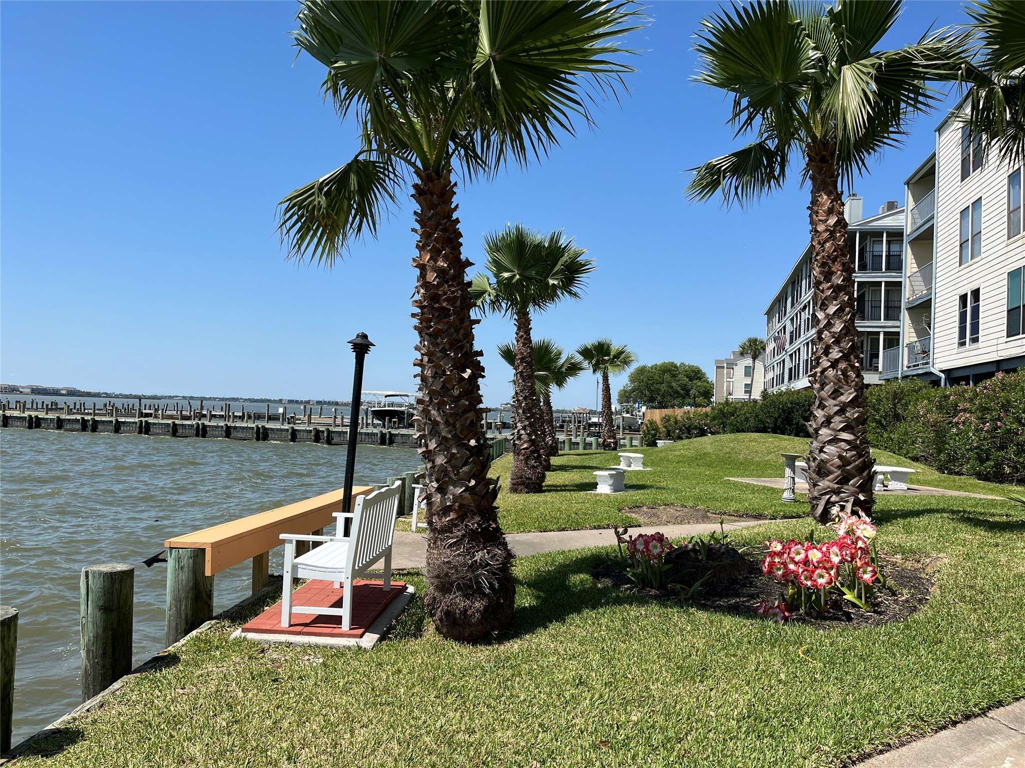 El Lago, TX 77586,4001 Nasa Rd 1 #305