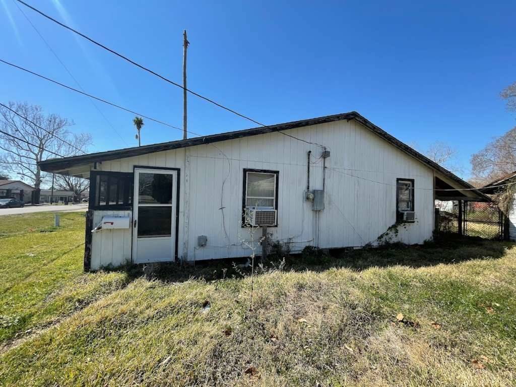 Clute, TX 77531,208 E Bernard ST